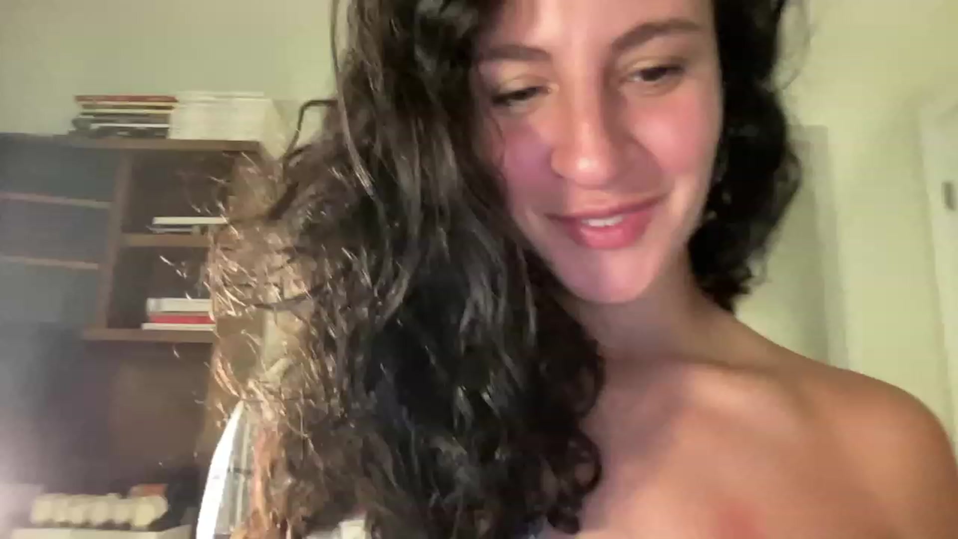Gallery image thumbnail from Annareylee's myfreecams stream on, 09/27/2023, 17:39 image 2 of 20