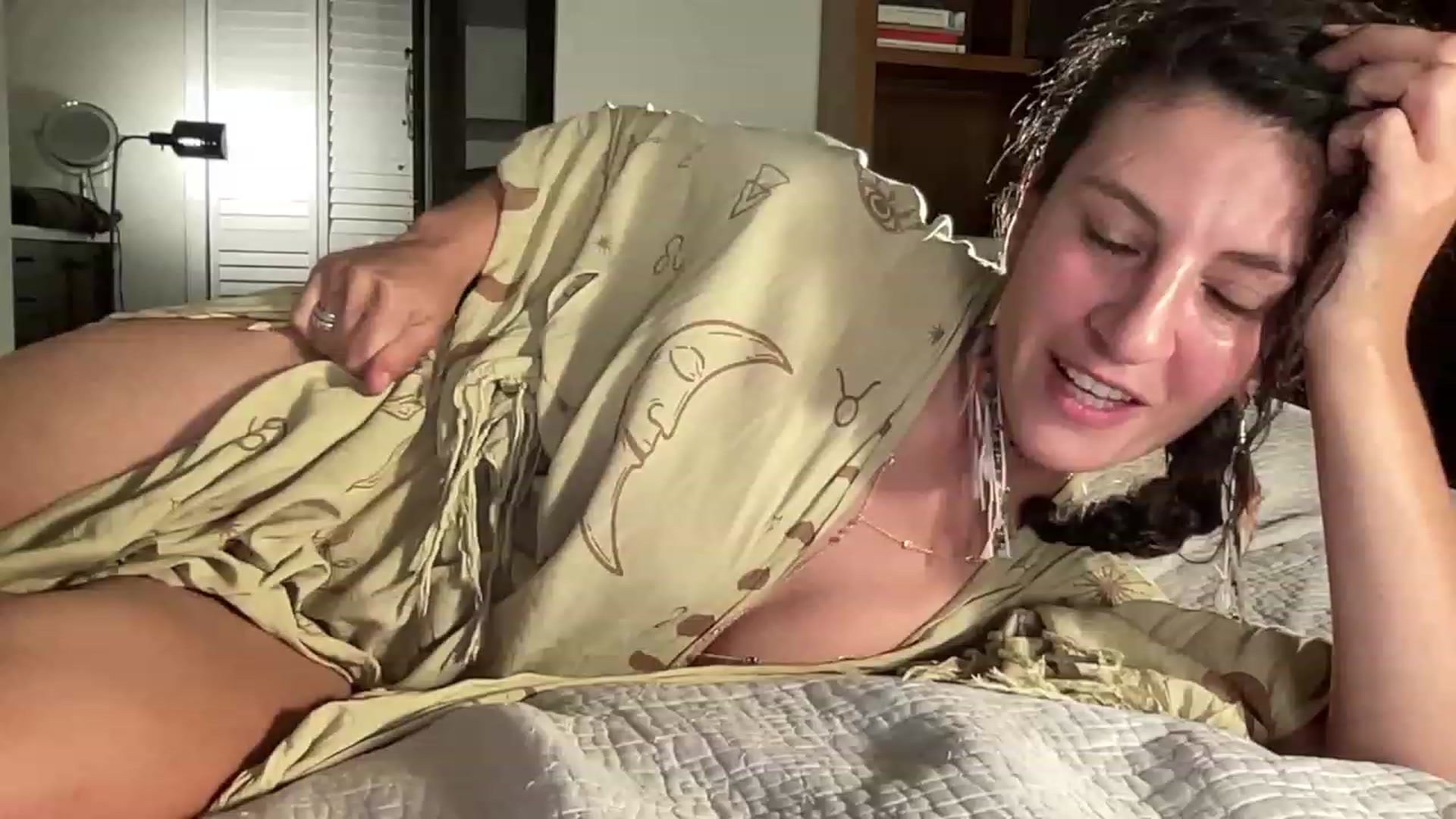 Gallery image thumbnail from Annareylee's myfreecams stream on, 10/01/2023, 03:52 image 10 of 20