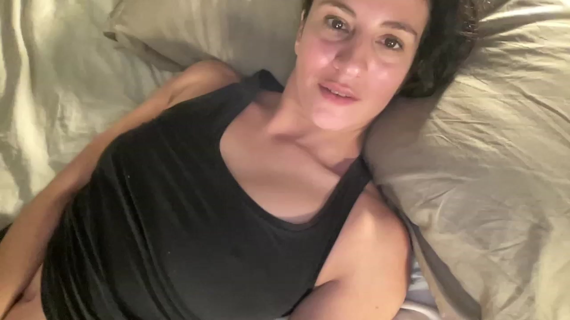 Gallery image thumbnail from Annareylee's myfreecams stream on, 10/03/2023, 18:03 image 7 of 20