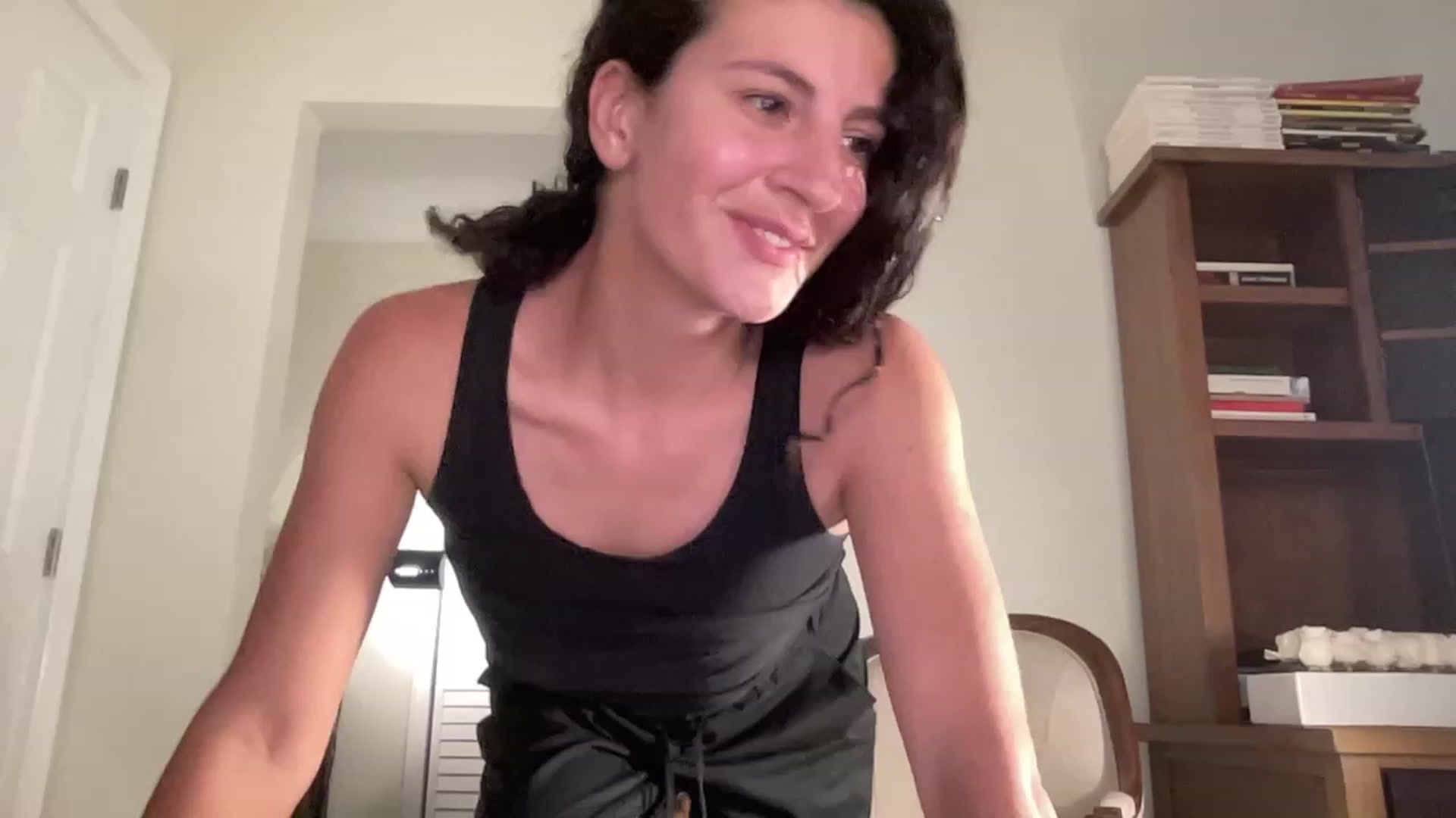 Gallery image thumbnail from Annareylee's myfreecams stream on, 10/03/2023, 18:03 image 2 of 20