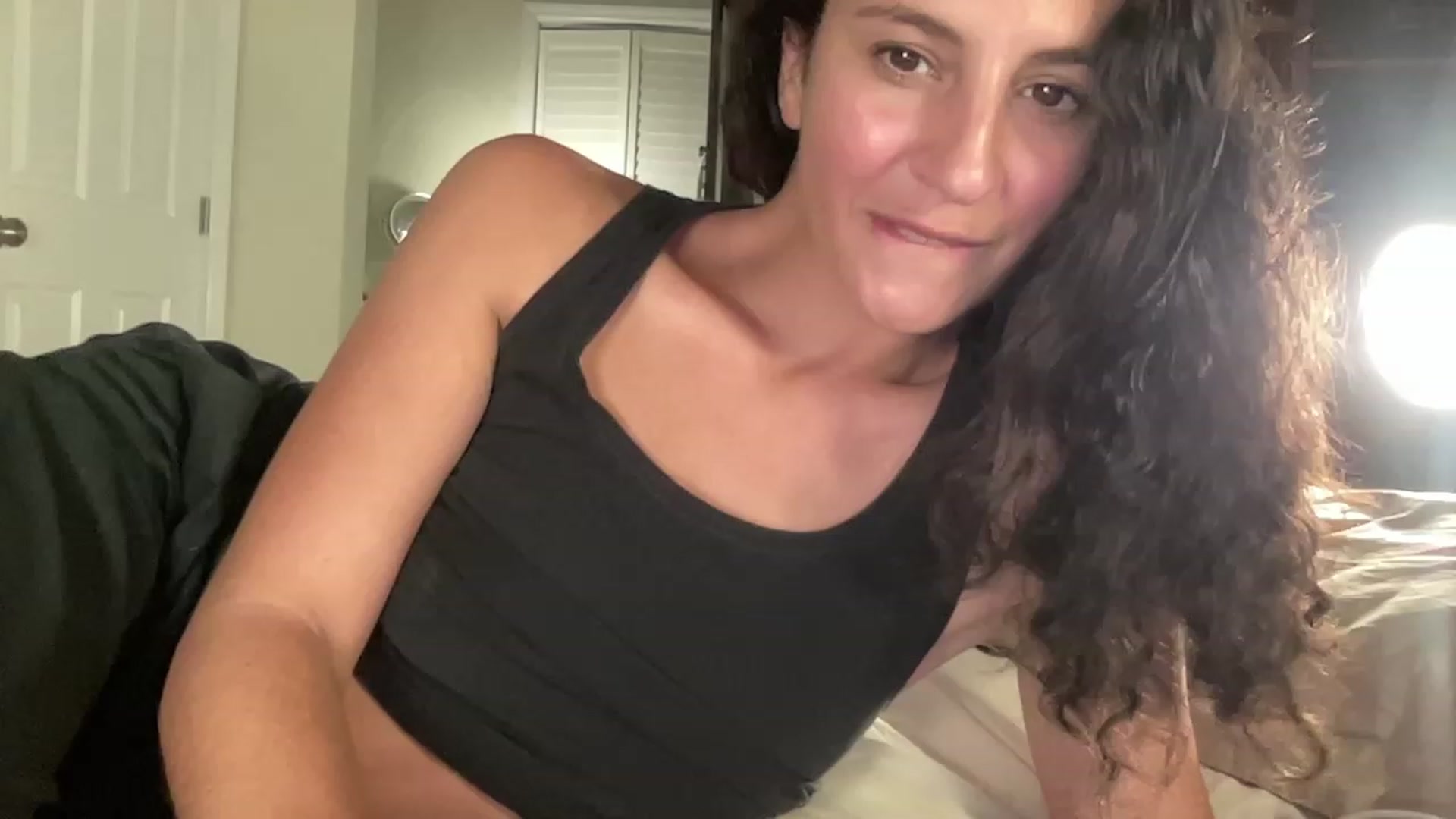Gallery image thumbnail from Annareylee's myfreecams stream on, 10/03/2023, 18:03 image 5 of 20