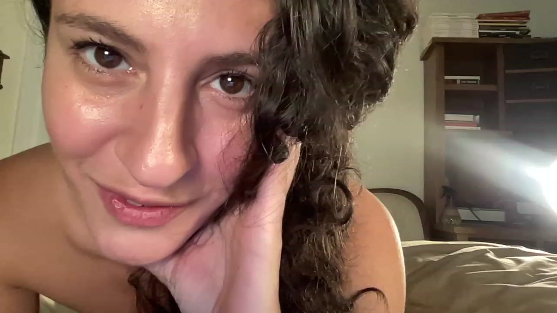 Gallery image thumbnail from Annareylee's myfreecams stream on, 10/06/2023, 16:31 image 16 of 20