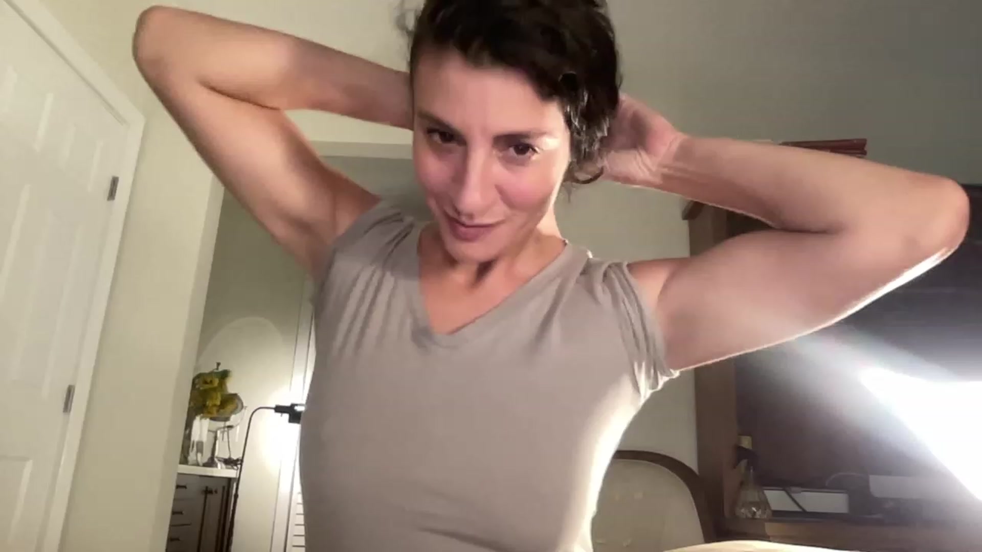Gallery image thumbnail from Annareylee's myfreecams stream on, 10/06/2023, 17:19 image 7 of 20