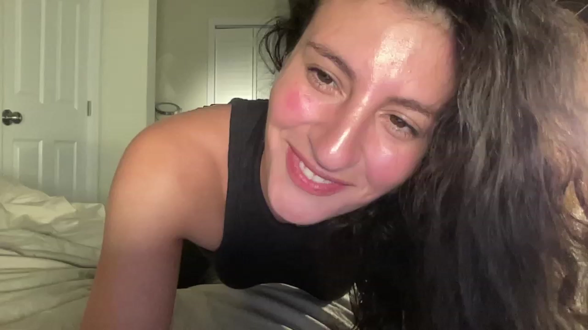 Gallery image thumbnail from Annareylee's myfreecams stream on, 10/10/2023, 17:38 image 19 of 20