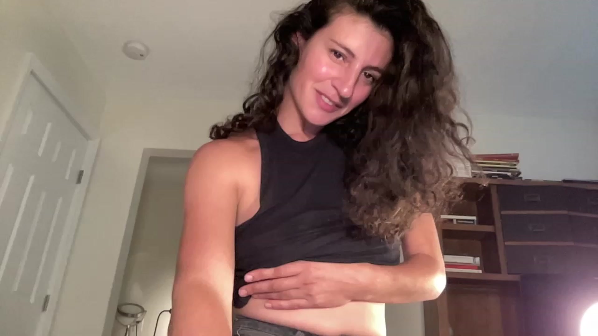 Gallery image thumbnail from Annareylee's myfreecams stream on, 10/10/2023, 17:38 image 13 of 20