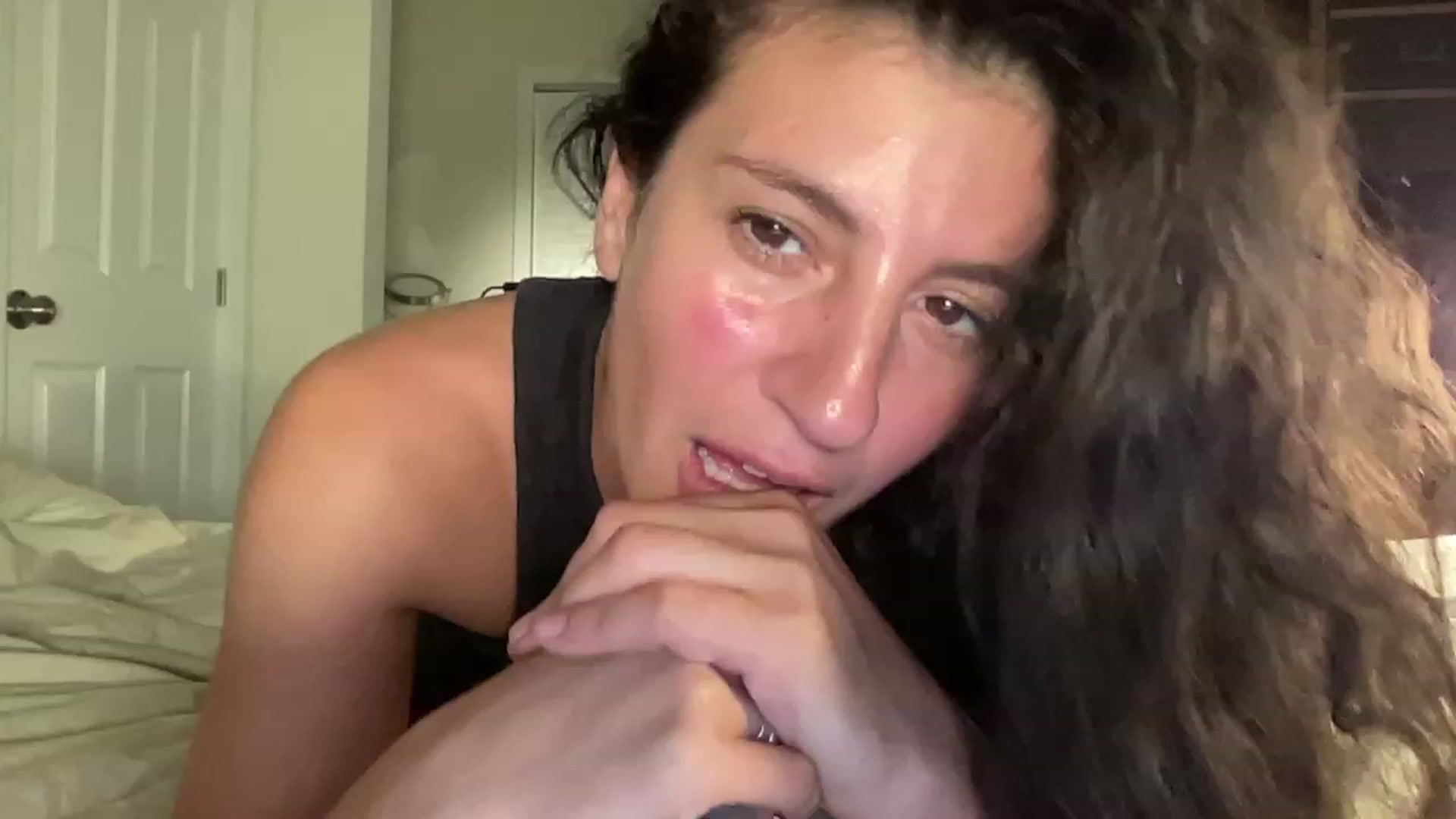 Gallery image thumbnail from Annareylee's myfreecams stream on, 10/10/2023, 17:38 image 18 of 20