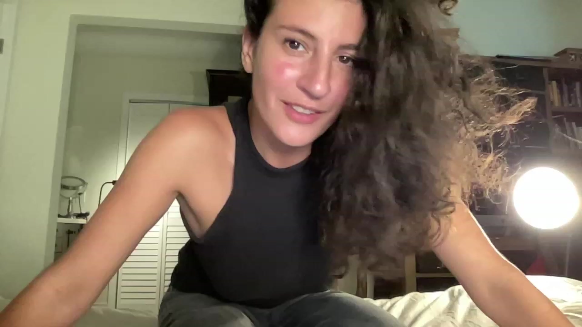Gallery image thumbnail from Annareylee's myfreecams stream on, 10/10/2023, 17:38 image 9 of 20