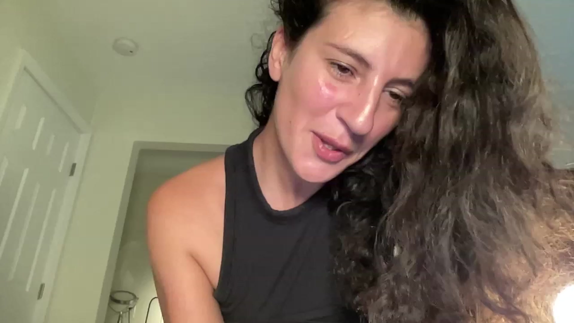 Gallery image thumbnail from Annareylee's myfreecams stream on, 10/10/2023, 17:38 image 14 of 20