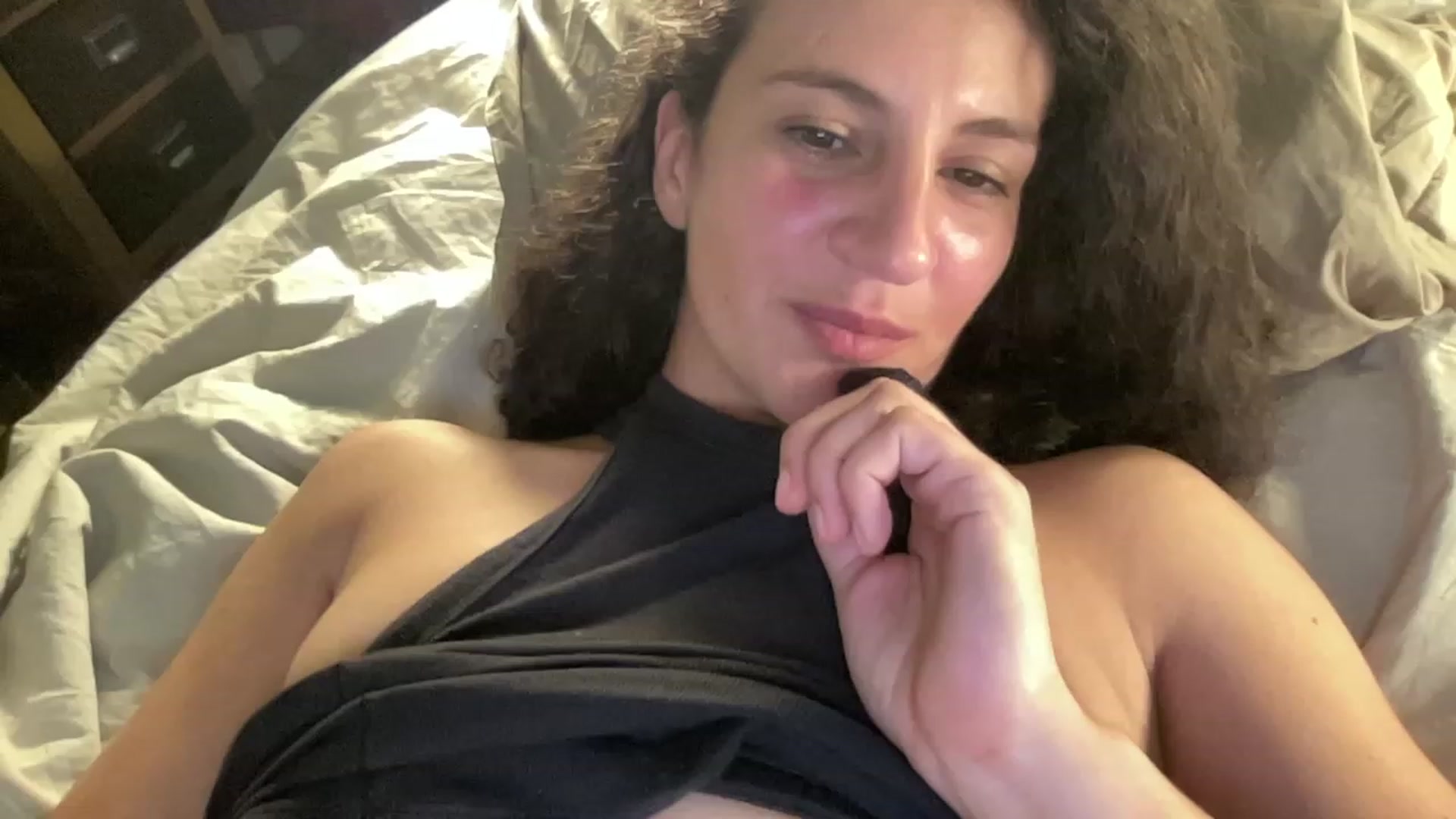 Gallery image thumbnail from Annareylee's myfreecams stream on, 10/10/2023, 18:16 image 12 of 20