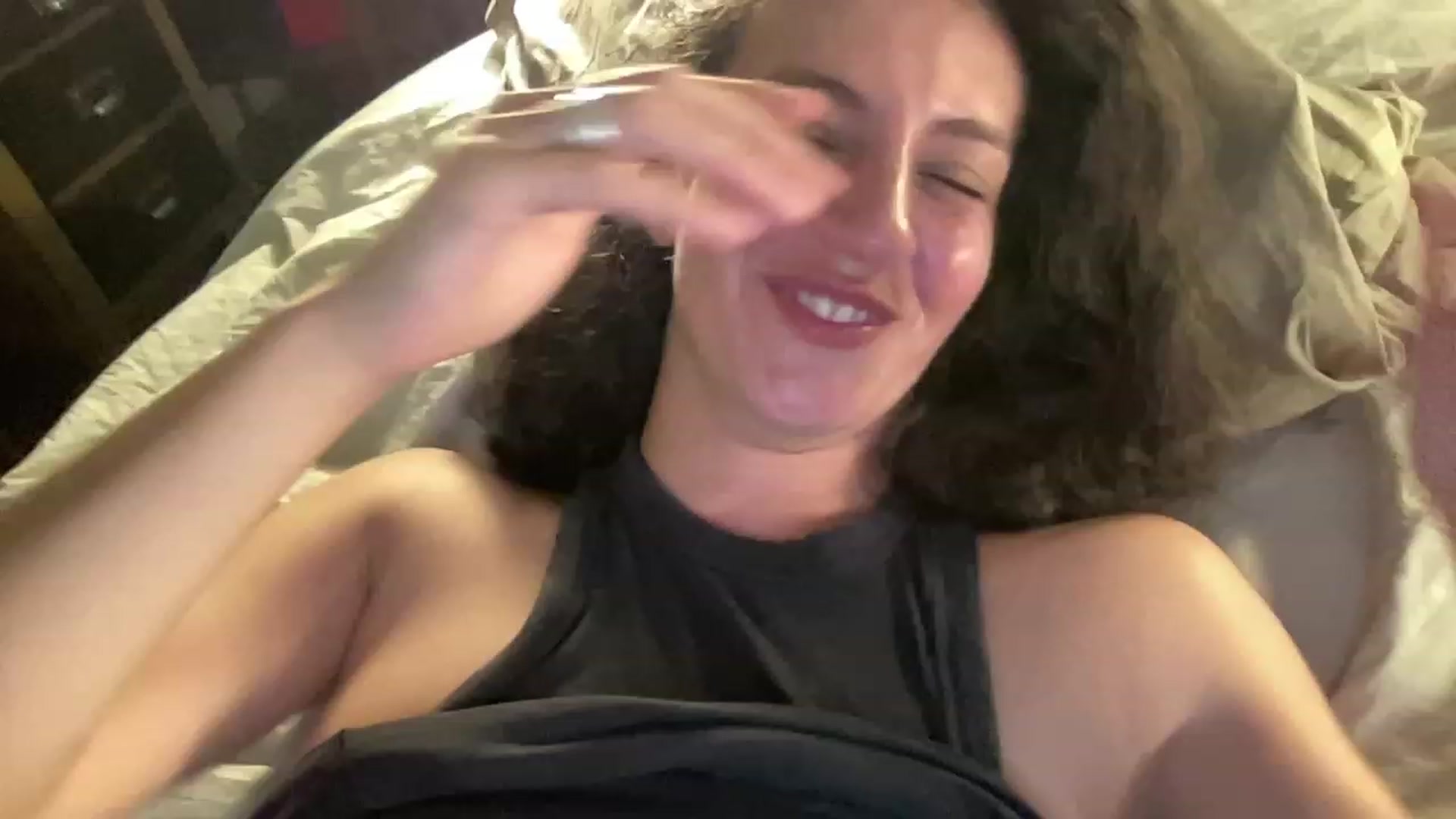 Gallery image thumbnail from Annareylee's myfreecams stream on, 10/10/2023, 18:16 image 10 of 20