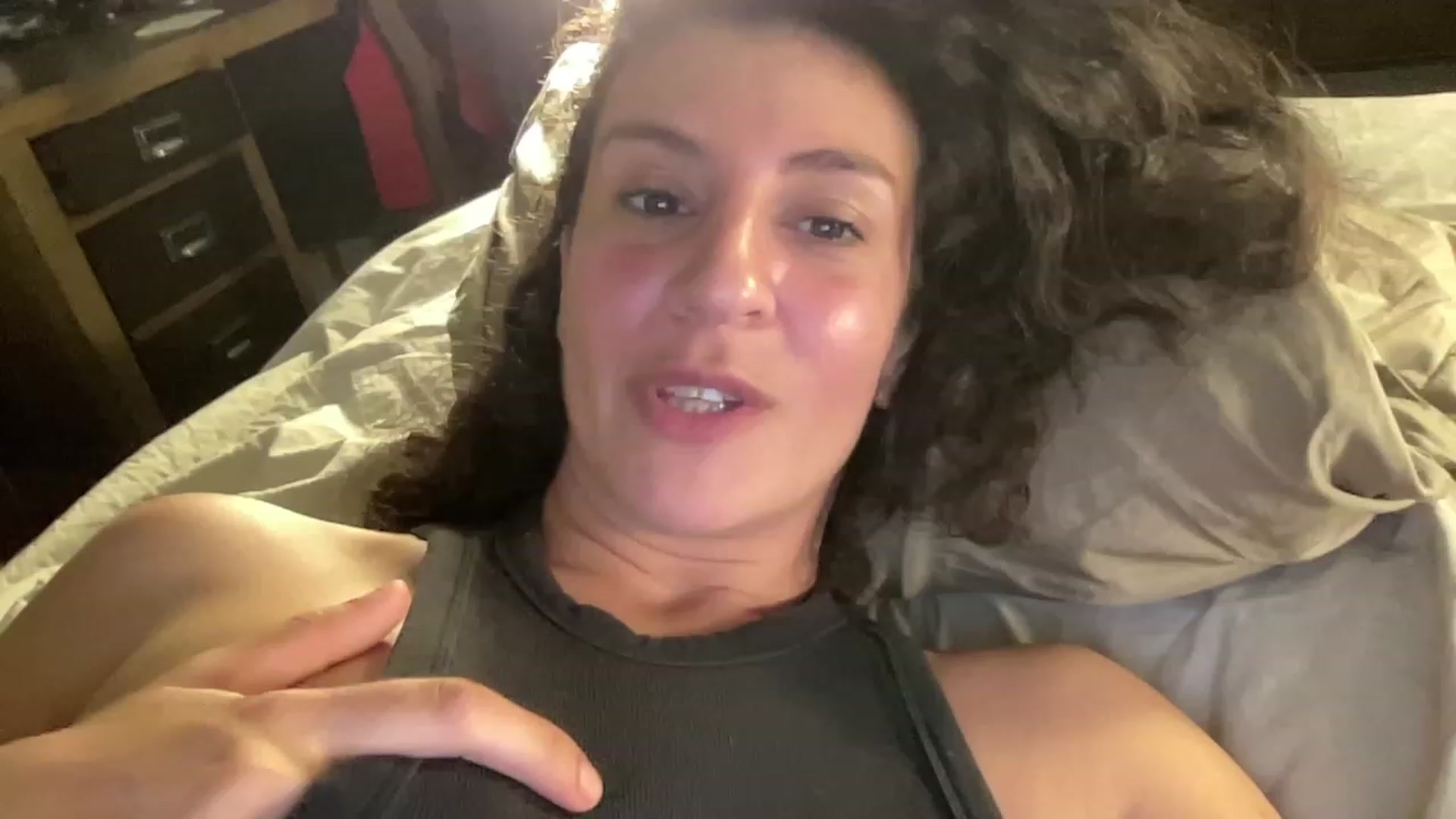 Gallery image thumbnail from Annareylee's myfreecams stream on, 10/10/2023, 18:16 image 7 of 20