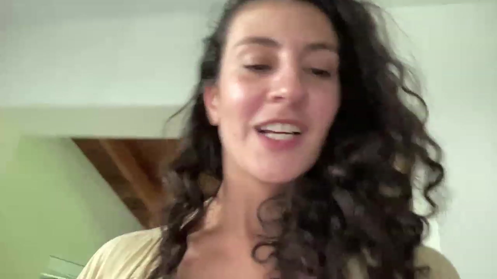 Gallery image thumbnail from Annareylee's myfreecams stream on, 10/10/2023, 20:29 image 13 of 20