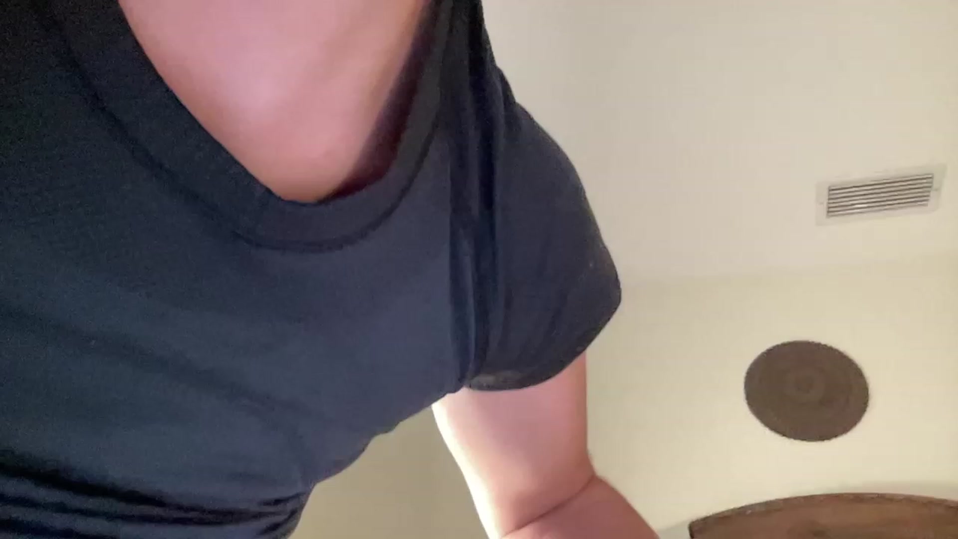 Gallery image thumbnail from Annareylee's myfreecams stream on, 10/11/2023, 18:41 image 3 of 20