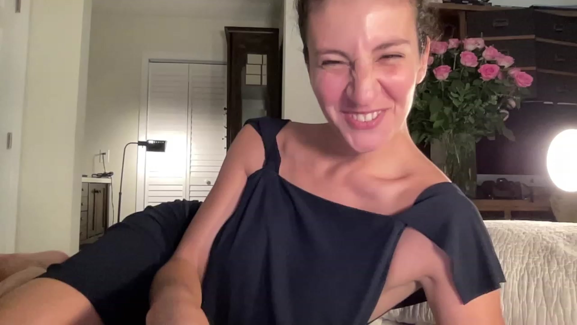 Gallery image thumbnail from Annareylee's myfreecams stream on, 10/13/2023, 18:30 image 15 of 20