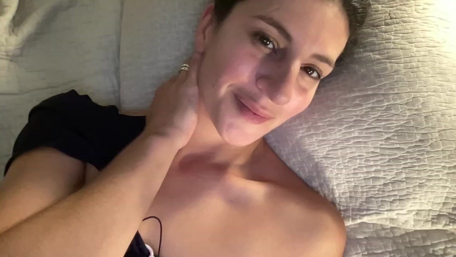 Gallery image thumbnail from Annareylee's myfreecams stream on, 10/13/2023, 18:46 image 5 of 20
