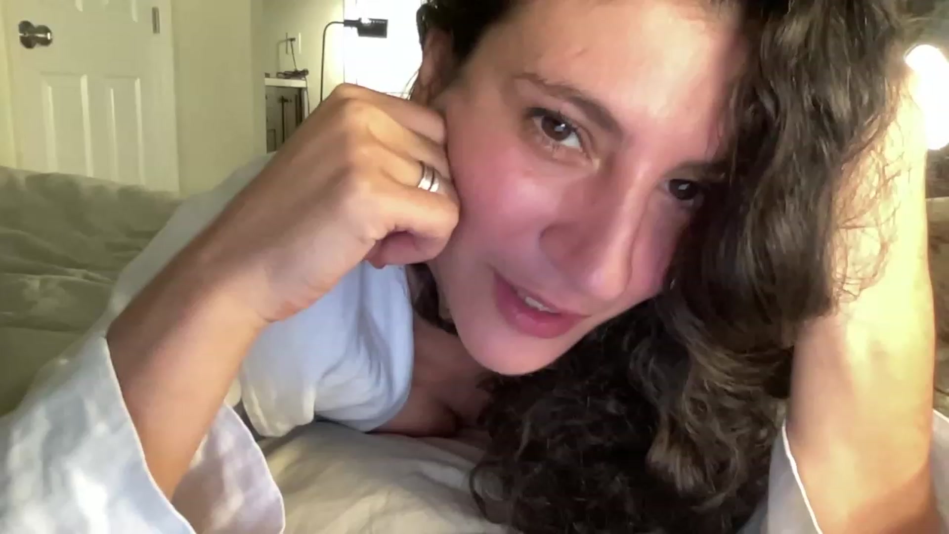 Gallery image thumbnail from Annareylee's myfreecams stream on, 10/19/2023, 18:19 image 8 of 20