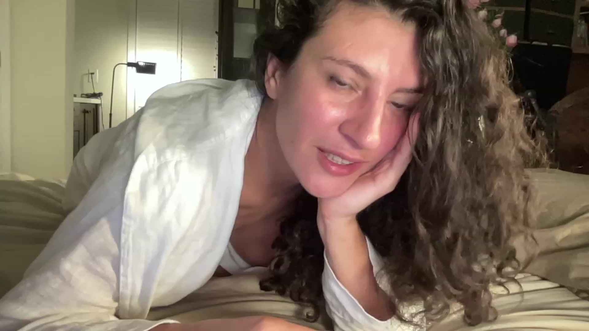 Gallery image thumbnail from Annareylee's myfreecams stream on, 10/19/2023, 18:19 image 4 of 20
