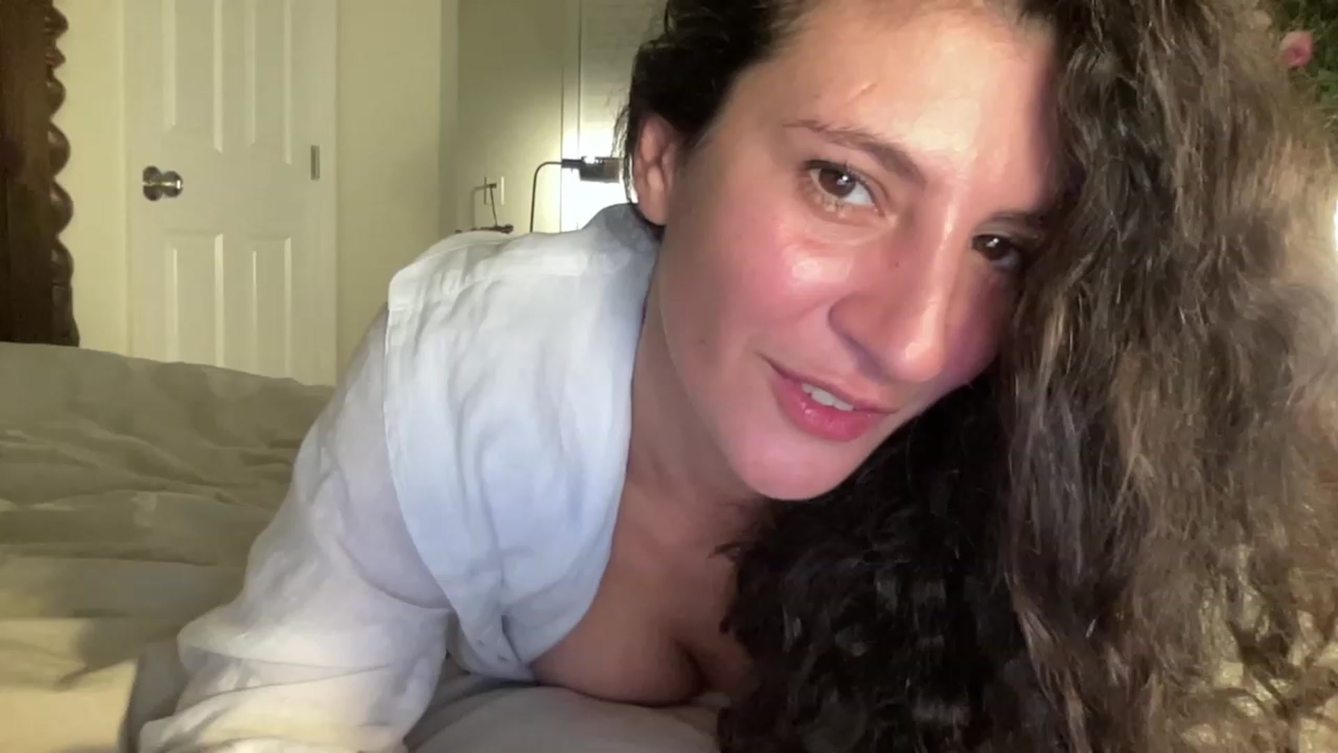 Gallery image thumbnail from Annareylee's myfreecams stream on, 10/19/2023, 18:19 image 6 of 20