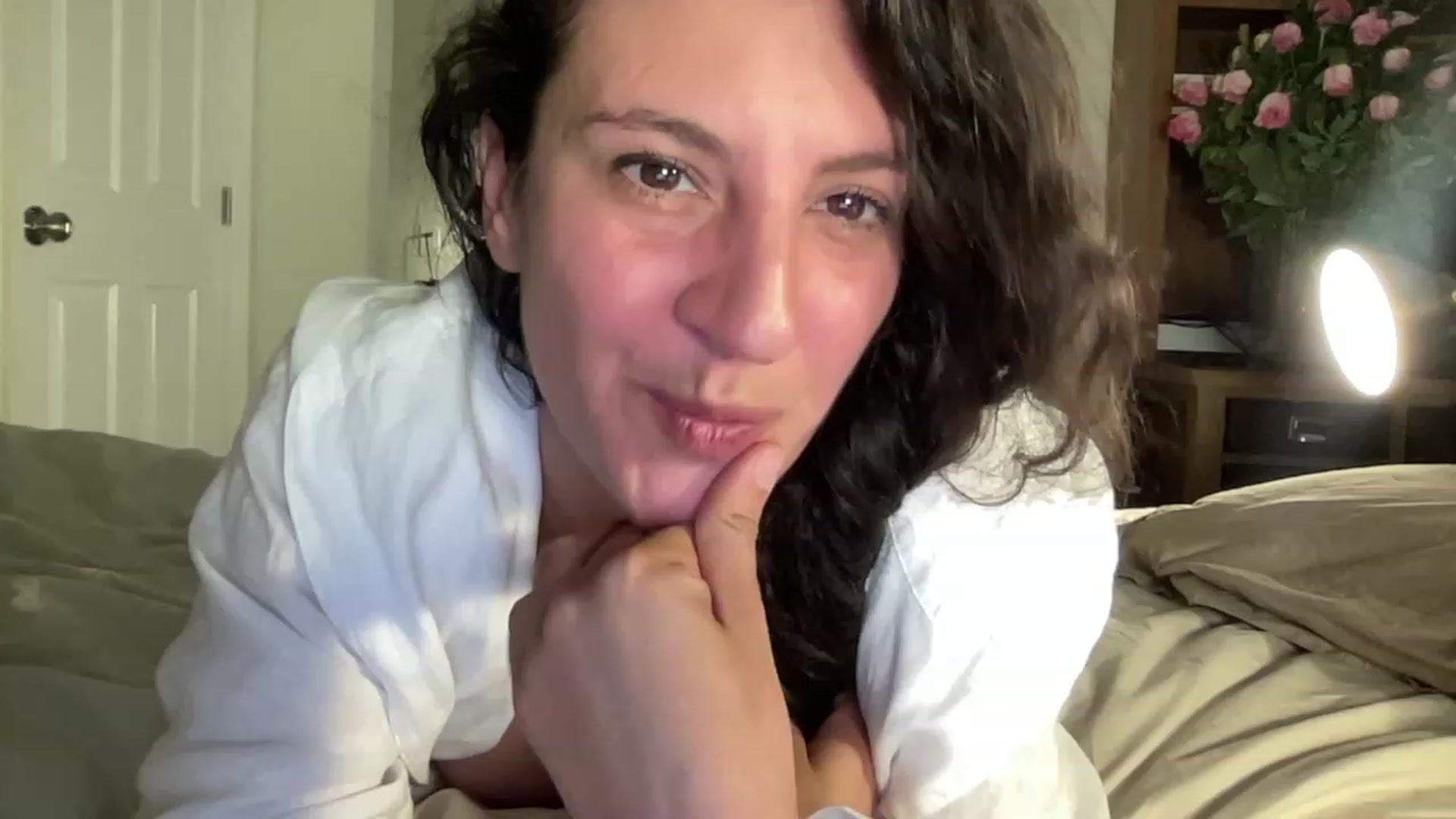 Gallery image thumbnail from Annareylee's myfreecams stream on, 10/19/2023, 18:19 image 13 of 20