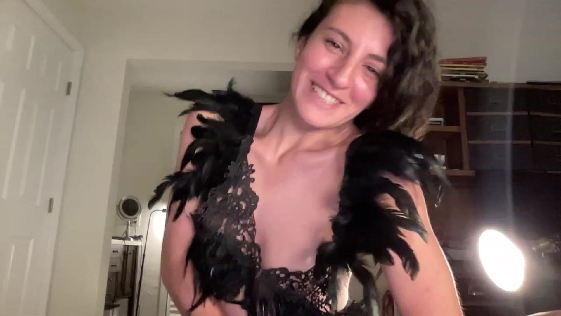 Gallery image thumbnail from Annareylee's myfreecams stream on, 11/03/2023, 18:31 image 11 of 20