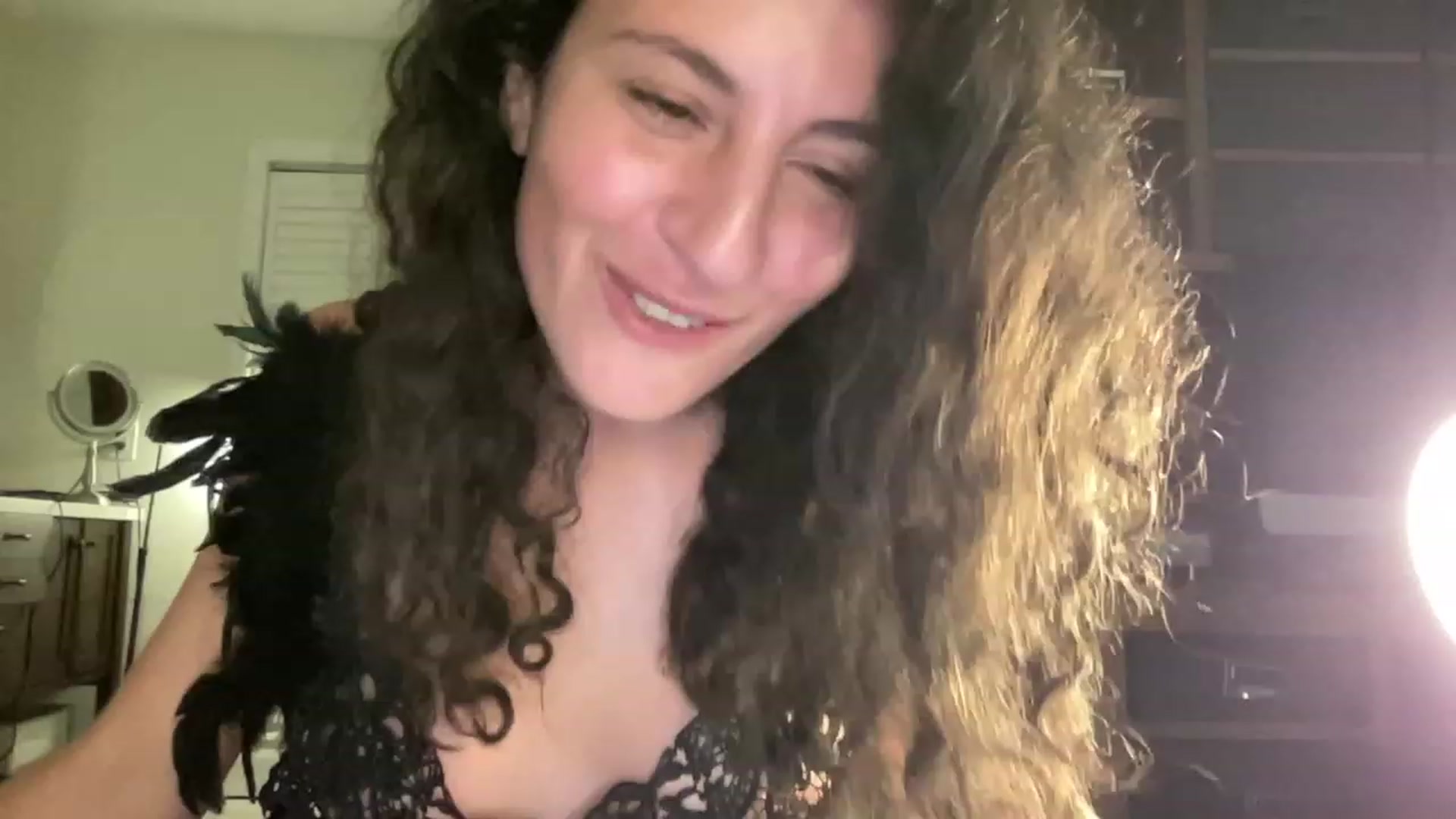 Gallery image thumbnail from Annareylee's myfreecams stream on, 11/03/2023, 18:31 image 13 of 20