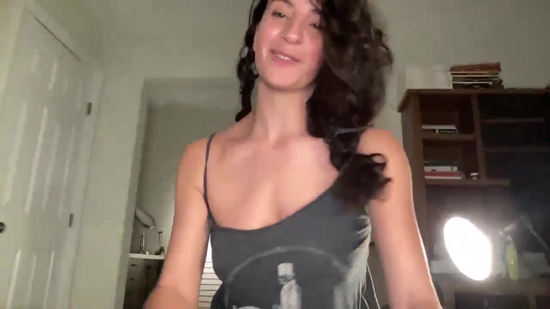 Gallery image thumbnail from Annareylee's myfreecams stream on, 12/01/2023, 19:31 image 16 of 20