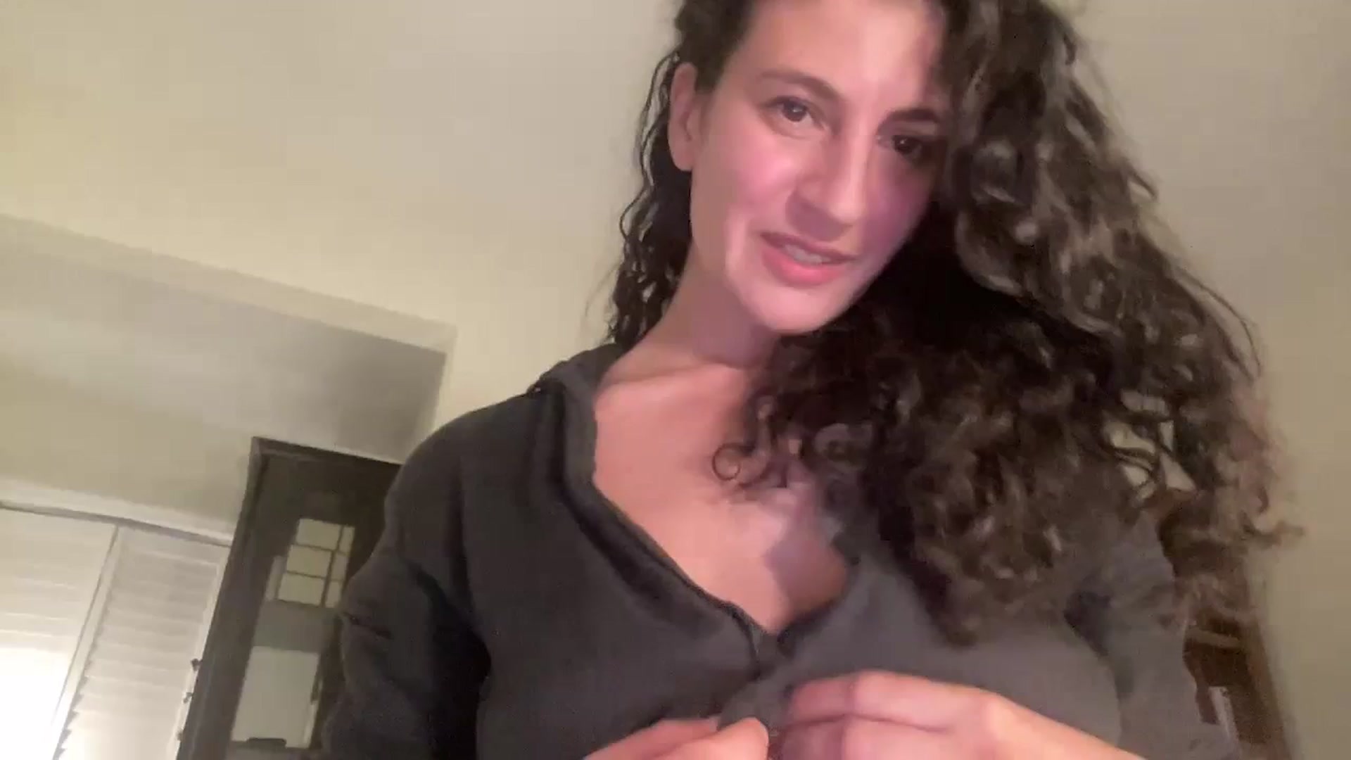 Gallery image thumbnail from Annareylee's myfreecams stream on, 12/04/2023, 05:53 image 1 of 20