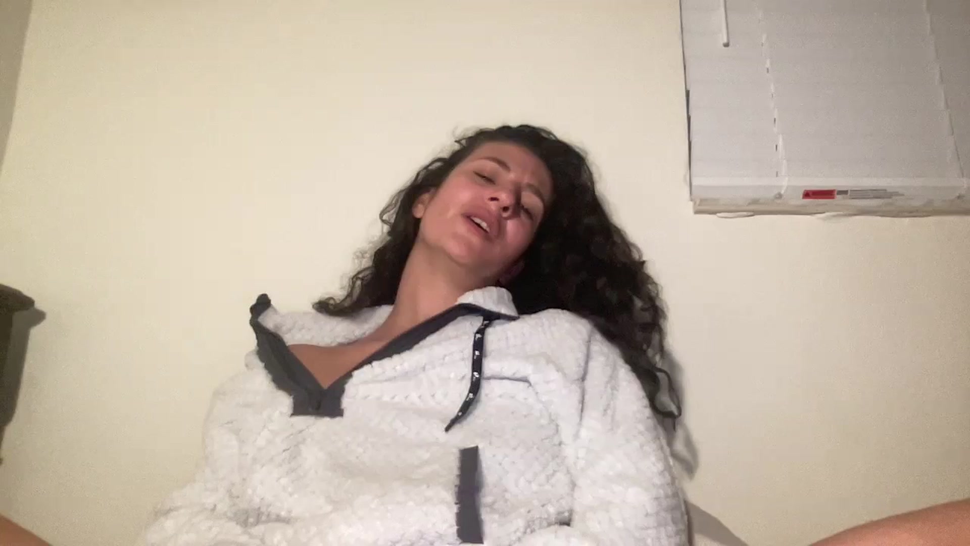 Gallery image thumbnail from Annareylee's myfreecams stream on, 12/12/2023, 21:03 image 11 of 20