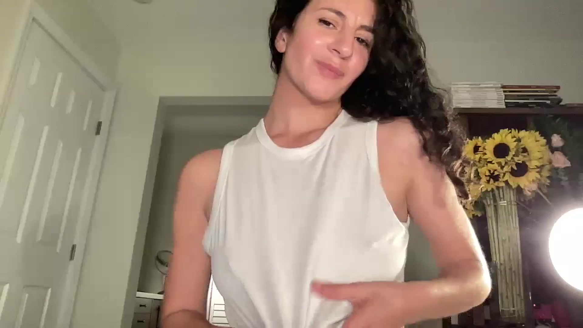 Gallery image thumbnail from Annareylee's myfreecams stream on, 12/19/2023, 21:32 image 8 of 20