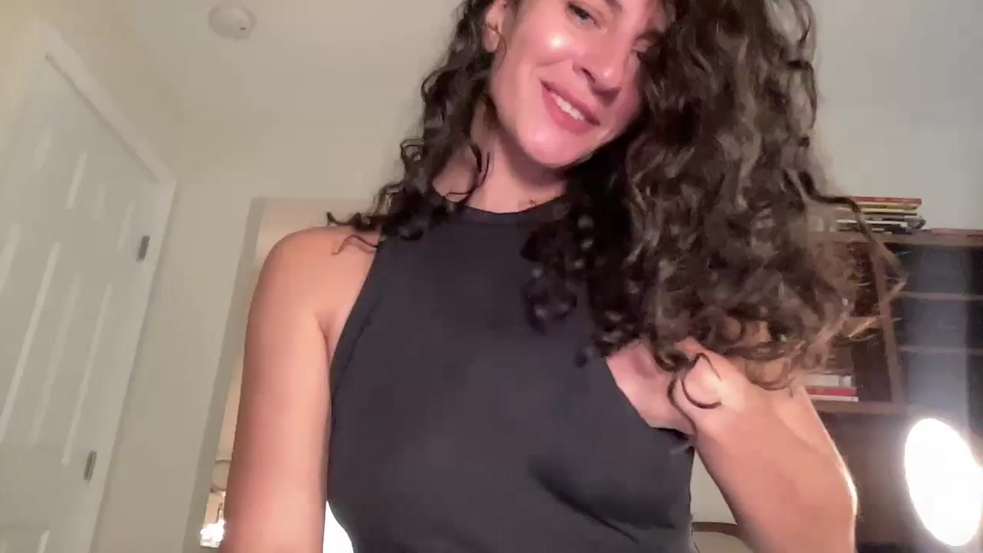 Gallery image thumbnail from Annareylee's myfreecams stream on, 12/22/2023, 20:08 image 1 of 20