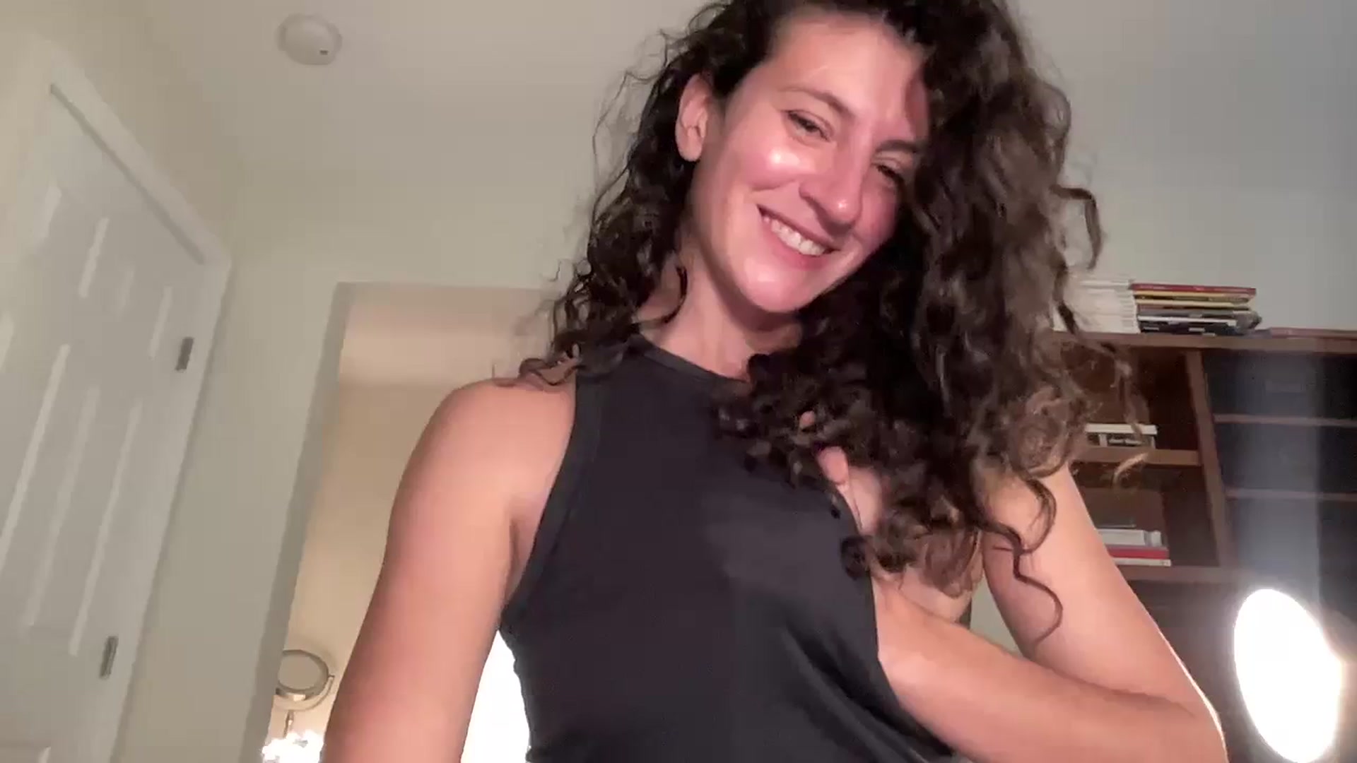 Gallery image thumbnail from Annareylee's myfreecams stream on, 12/22/2023, 20:08 image 2 of 20
