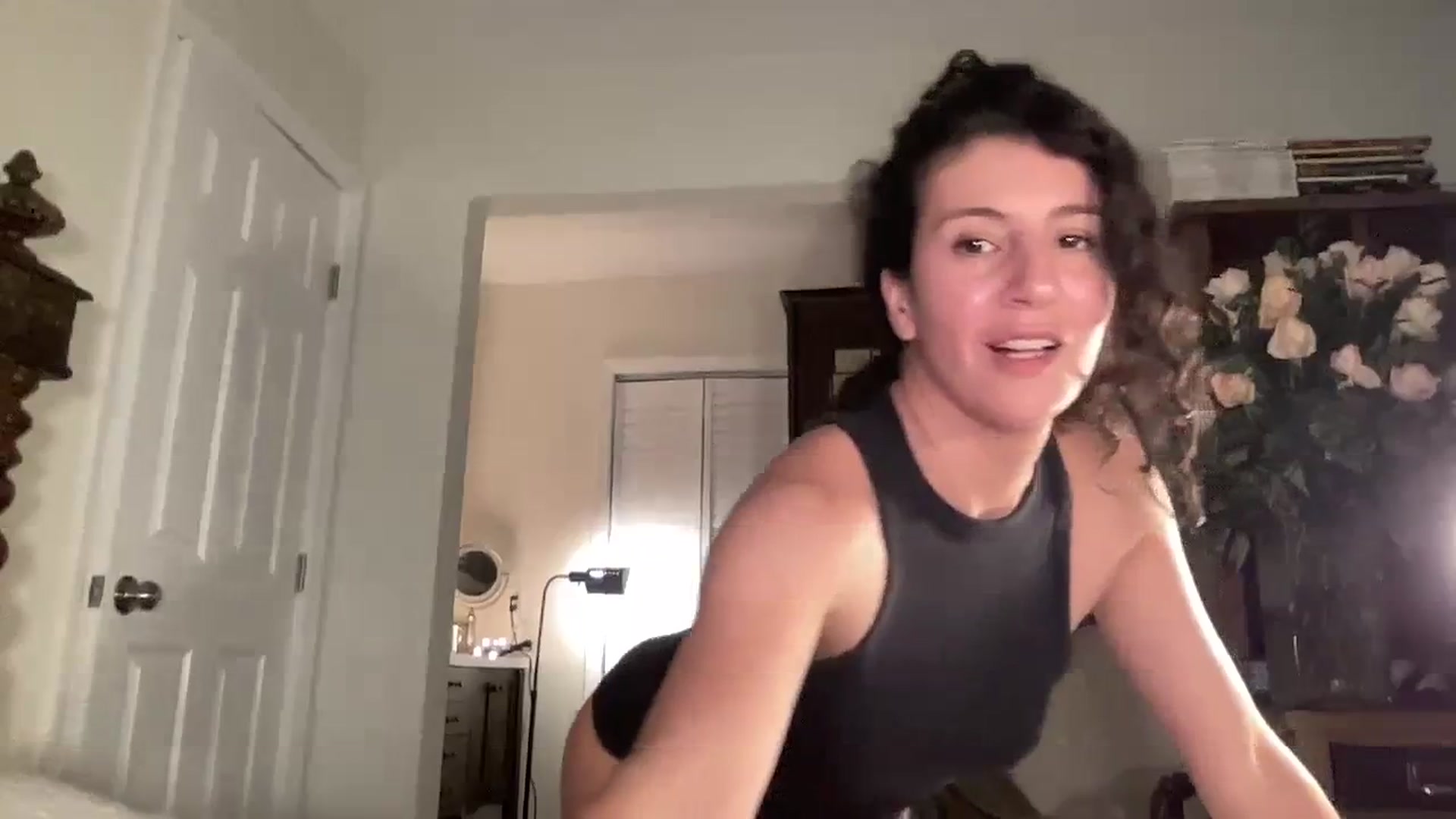 Gallery image thumbnail from Annareylee's myfreecams stream on, 01/03/2024, 19:12 image 9 of 20