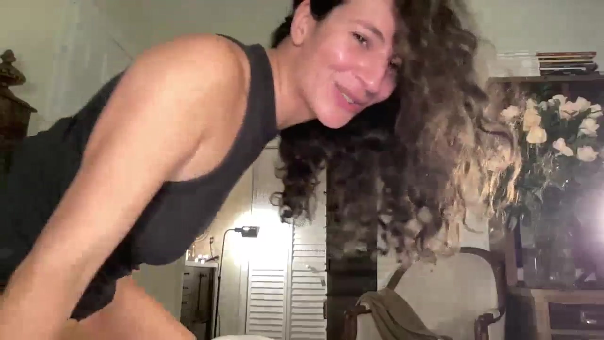 Gallery image thumbnail from Annareylee's myfreecams stream on, 01/03/2024, 19:12 image 8 of 20
