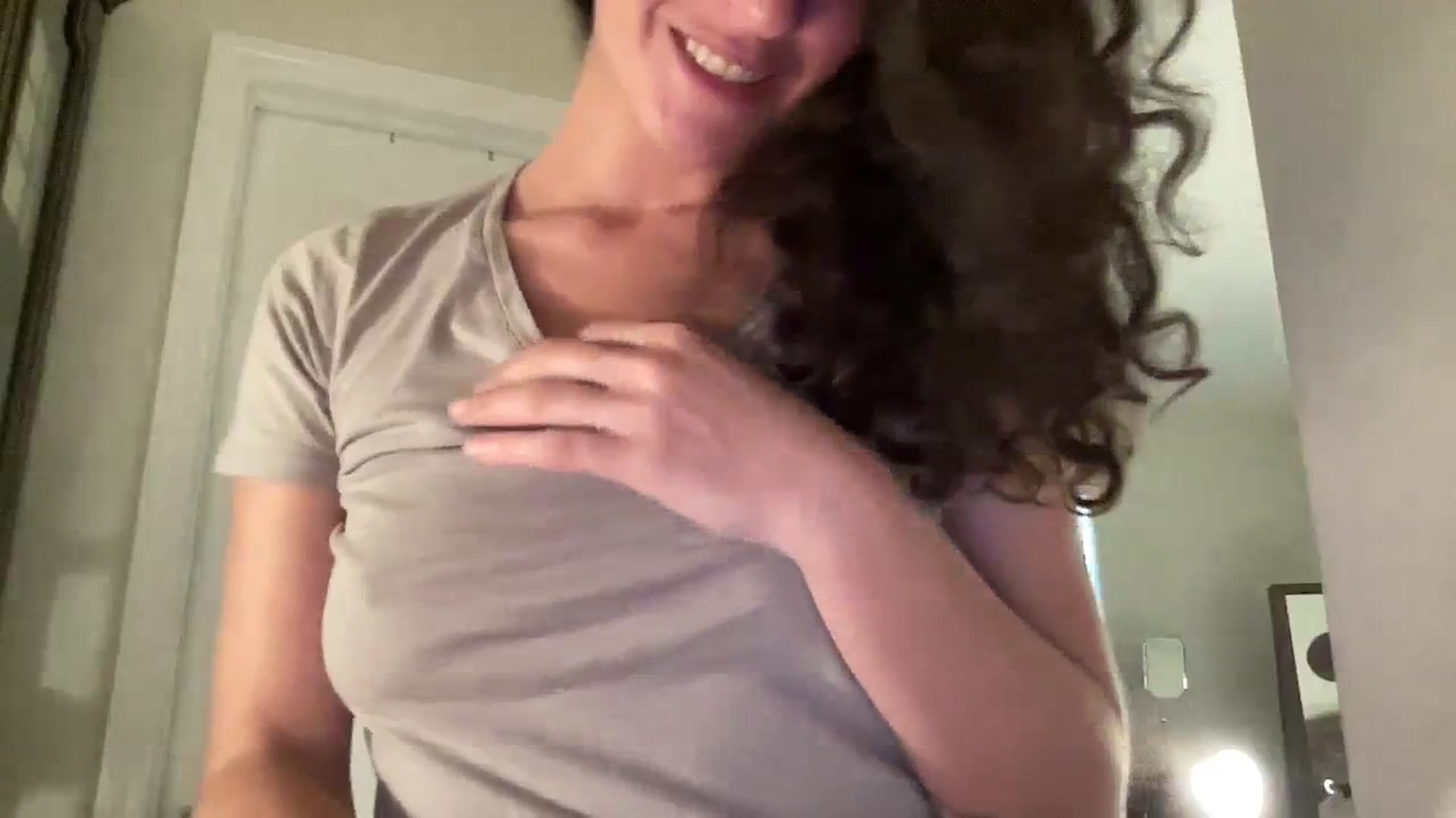 Gallery image thumbnail from Annareylee's myfreecams stream on, 01/05/2024, 21:19 image 8 of 20
