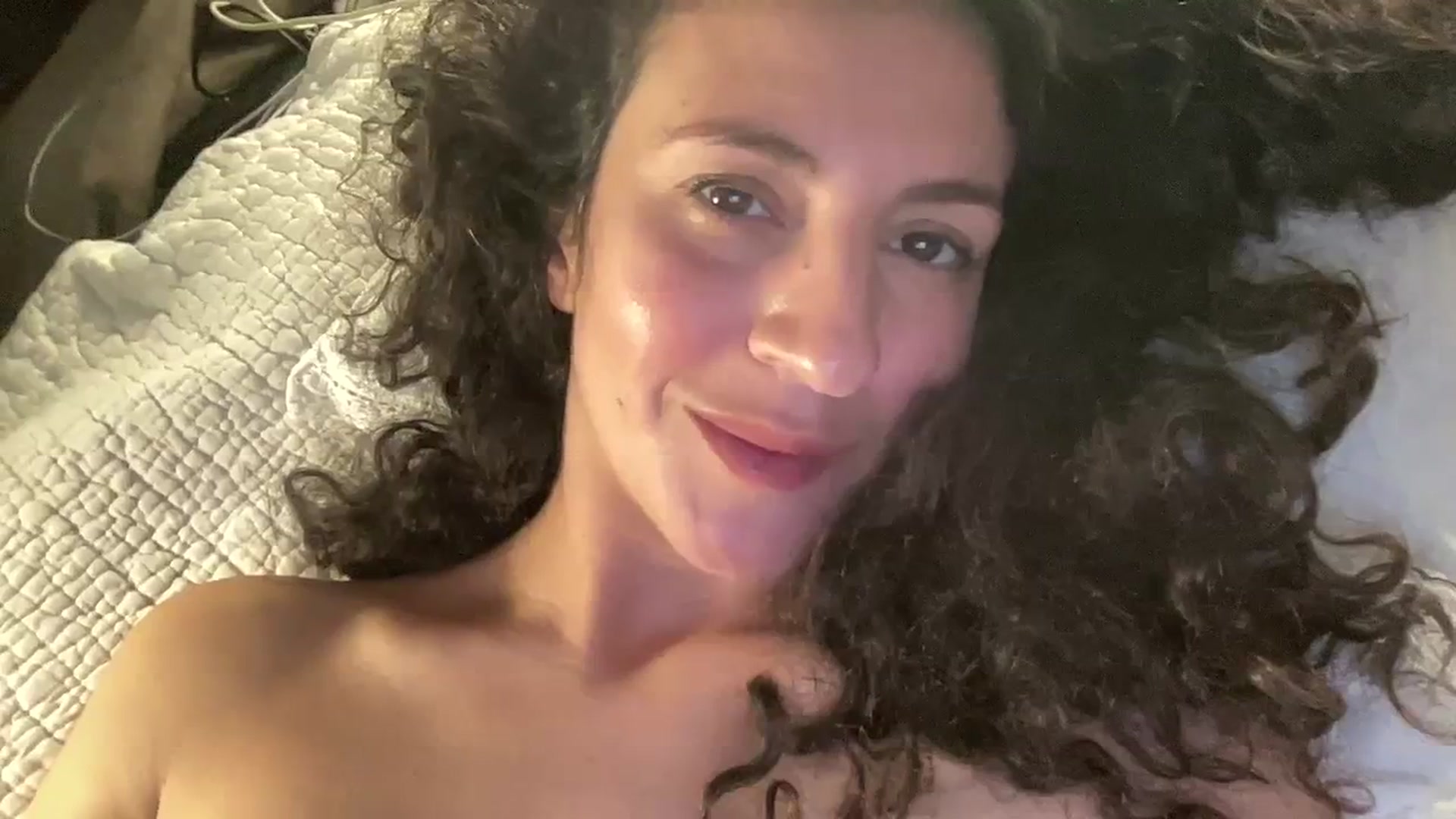 Gallery image thumbnail from Annareylee's myfreecams stream on, 01/30/2024, 21:12 image 15 of 20