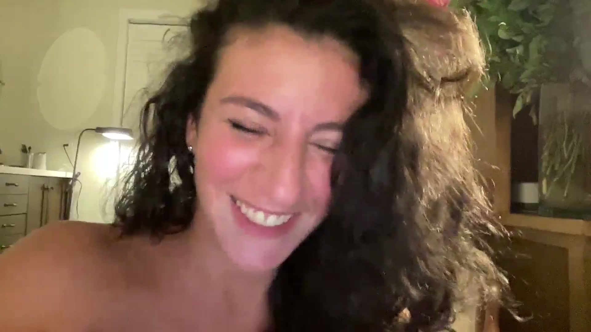 Gallery image thumbnail from Annareylee's myfreecams stream on, 10/14/2024, 05:58 image 16 of 20