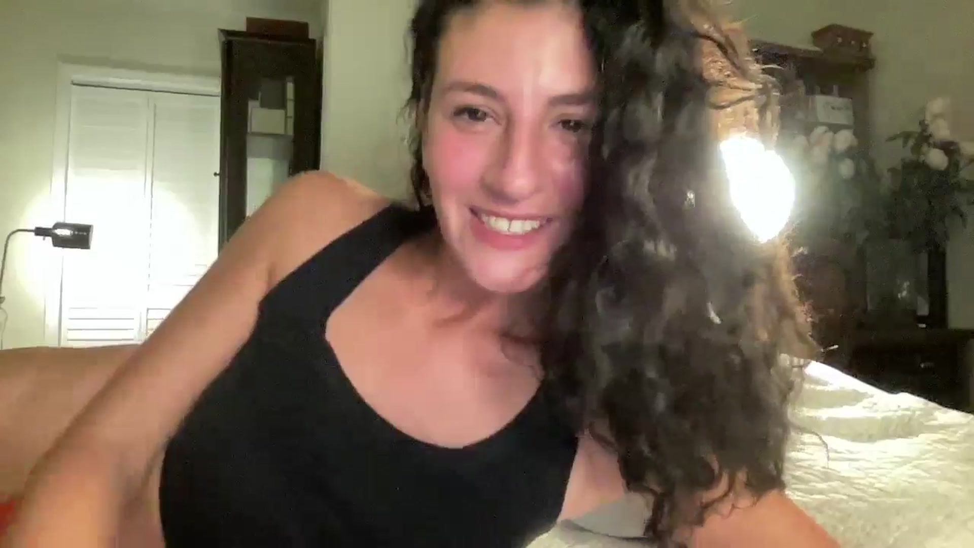 Gallery image thumbnail from Annareylee's myfreecams stream on, 10/17/2024, 06:15 image 6 of 20