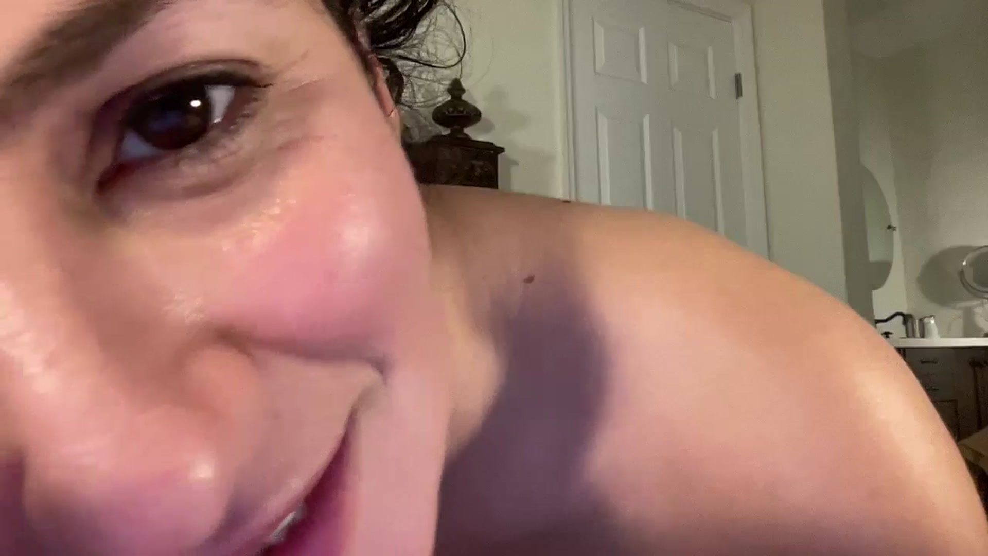 Gallery image thumbnail from Annareylee's myfreecams stream on, 01/27/2025, 06:45 image 12 of 20