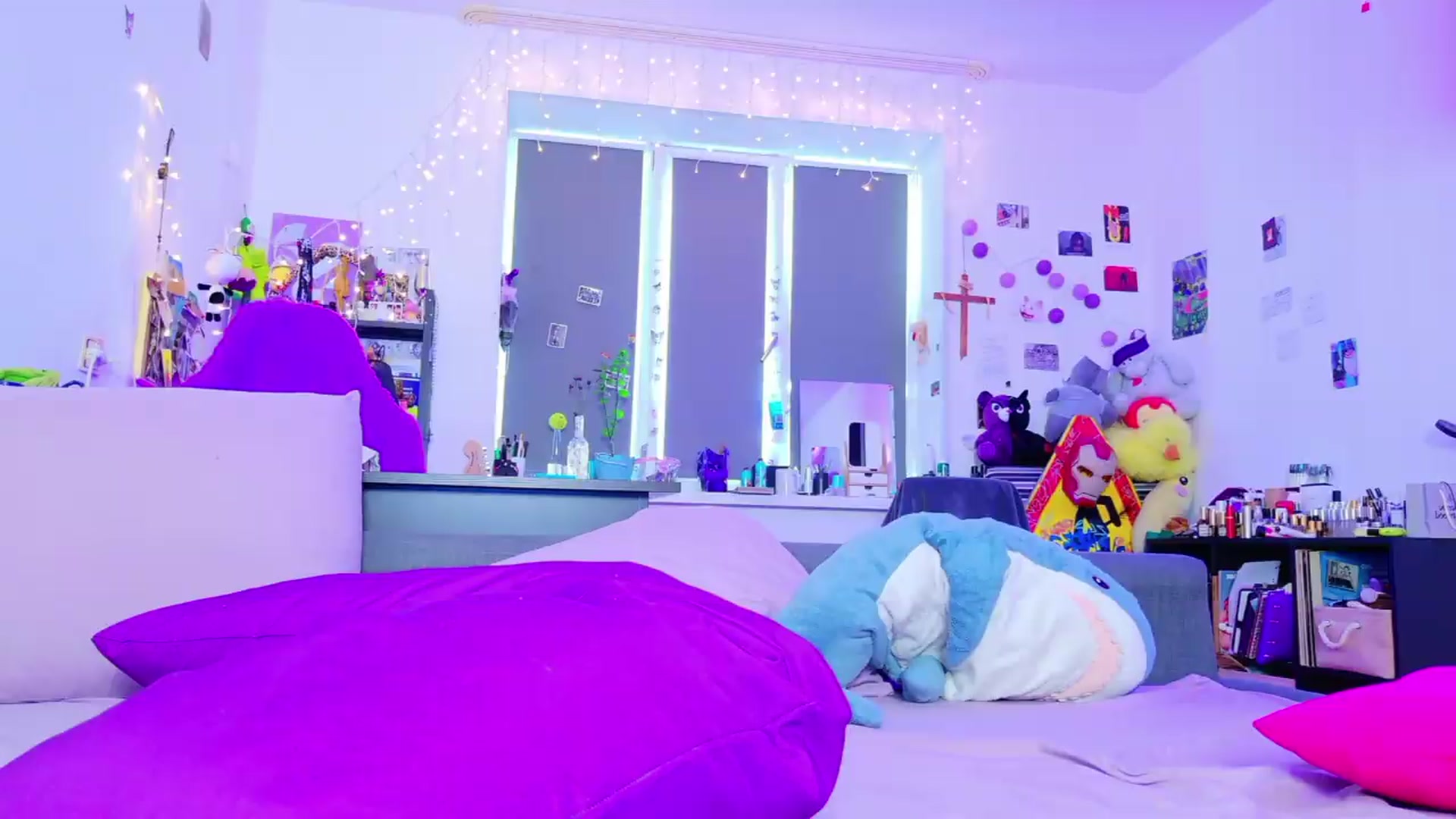 Gallery image thumbnail from Annaroxann's myfreecams stream on, 05/11/2026, 08:55 image 9 of 20