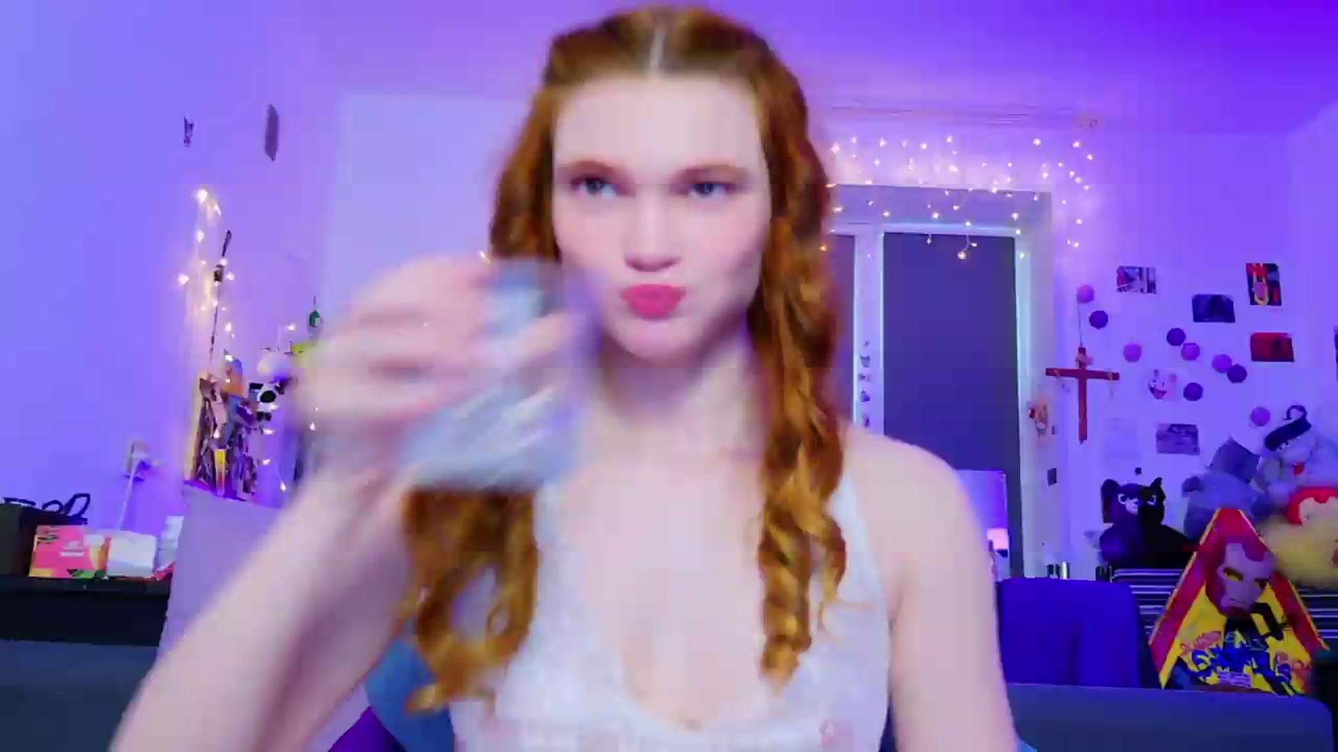 Gallery image thumbnail from Annaroxann's myfreecams stream on, 05/16/2026, 10:12 image 3 of 20