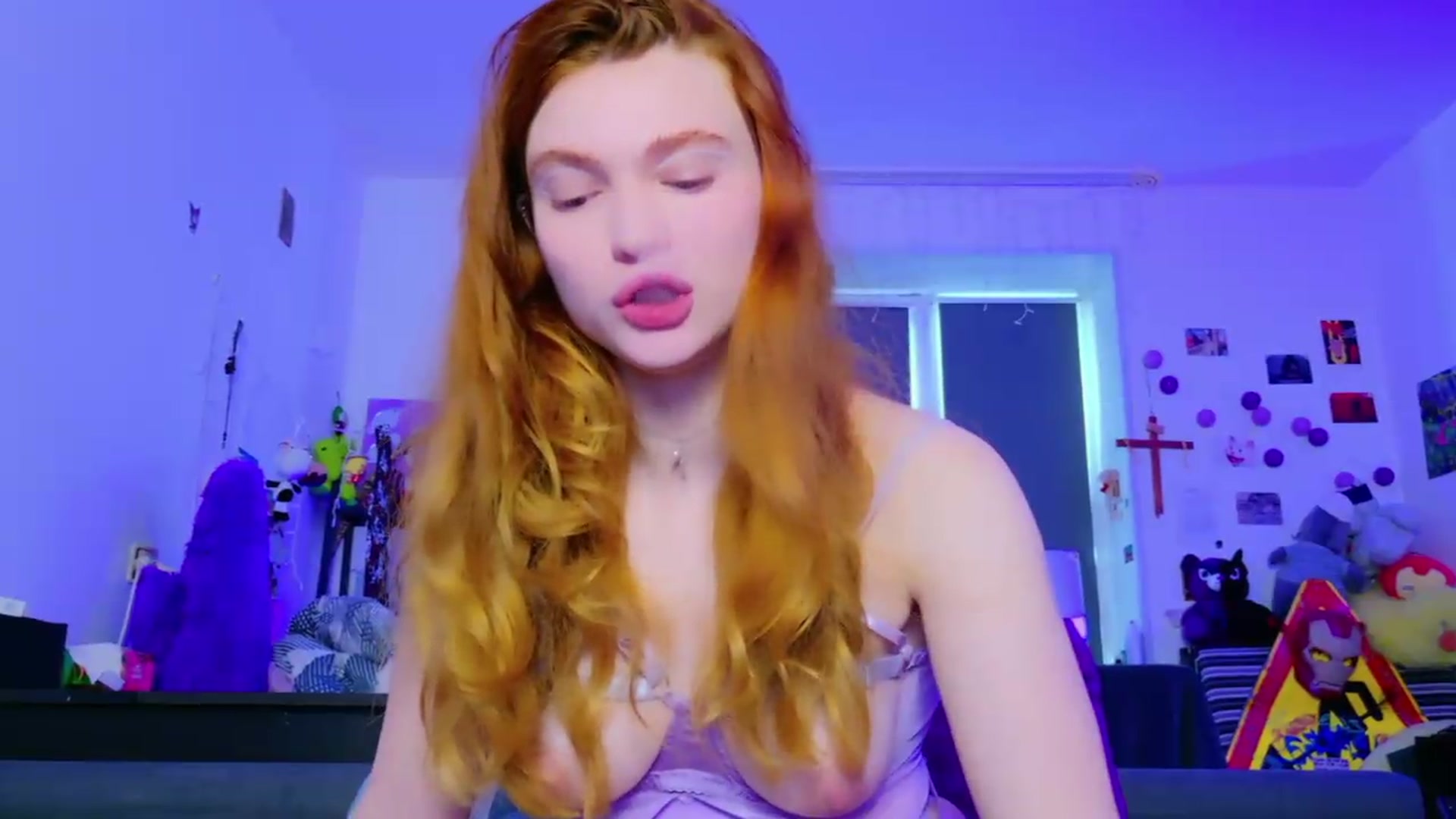 Gallery image thumbnail from Annaroxann's myfreecams stream on, 06/01/2026, 10:05 image 14 of 20