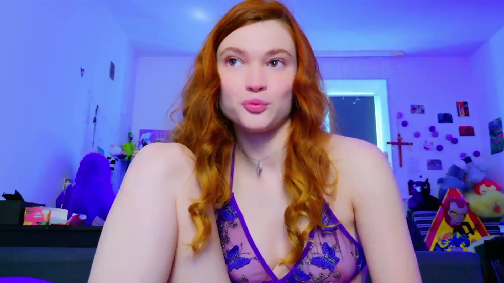 Gallery image thumbnail from Annaroxann's myfreecams stream on, 06/08/2026, 10:08 image 17 of 20