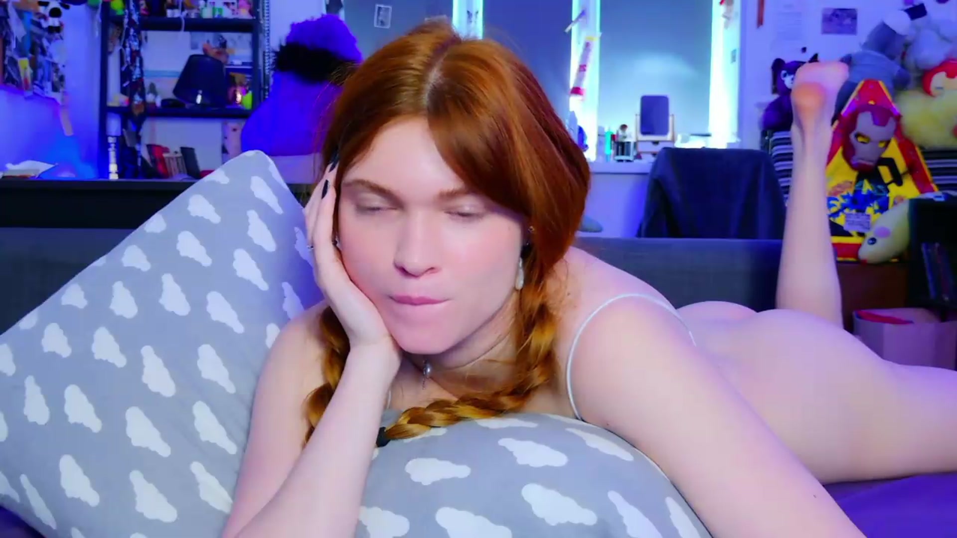 Gallery image thumbnail from Annaroxann's myfreecams stream on, 06/20/2026, 11:07 image 3 of 20