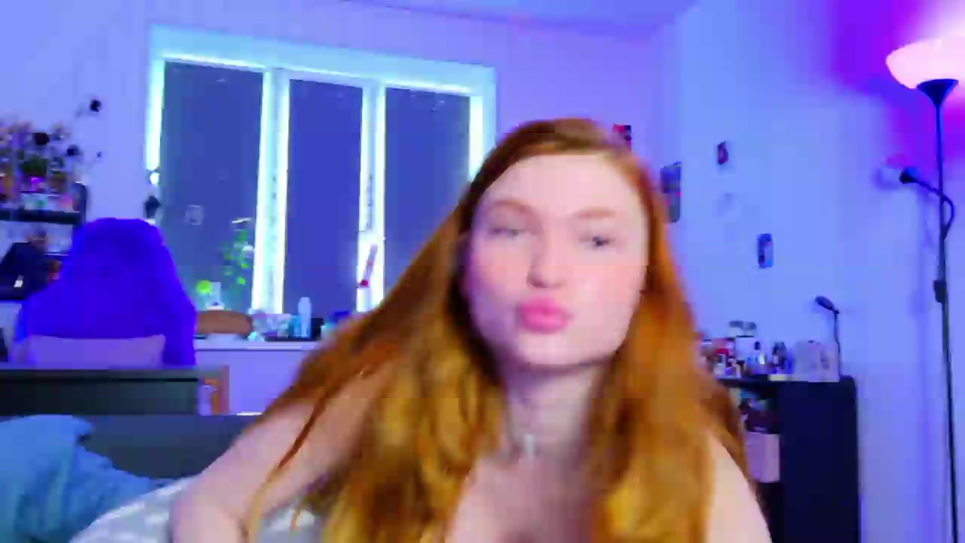 Gallery image thumbnail from Annaroxann's myfreecams stream on, 06/21/2026, 08:37 image 16 of 20