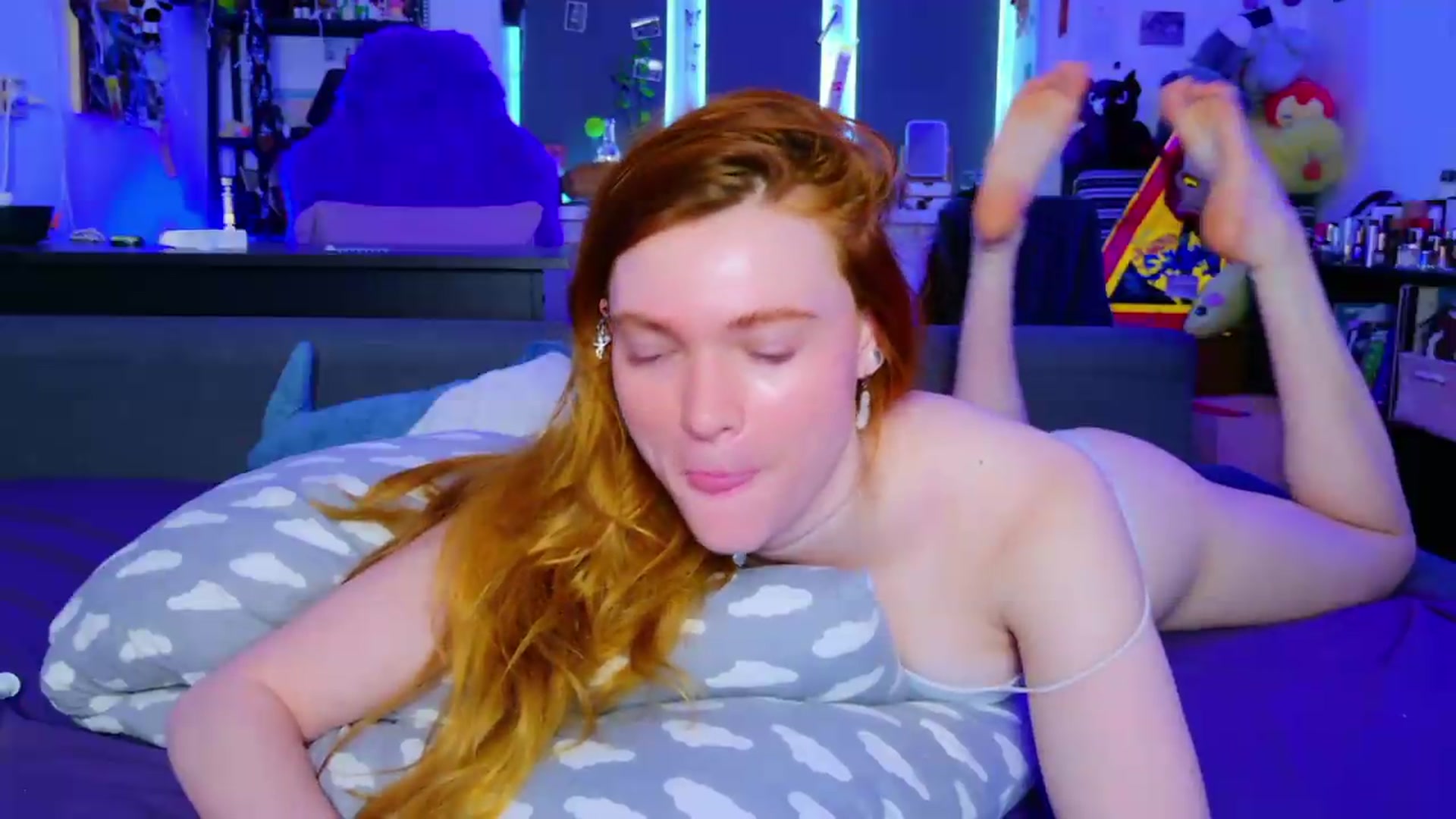 Gallery image thumbnail from Annaroxann's myfreecams stream on, 06/22/2026, 08:21 image 17 of 20