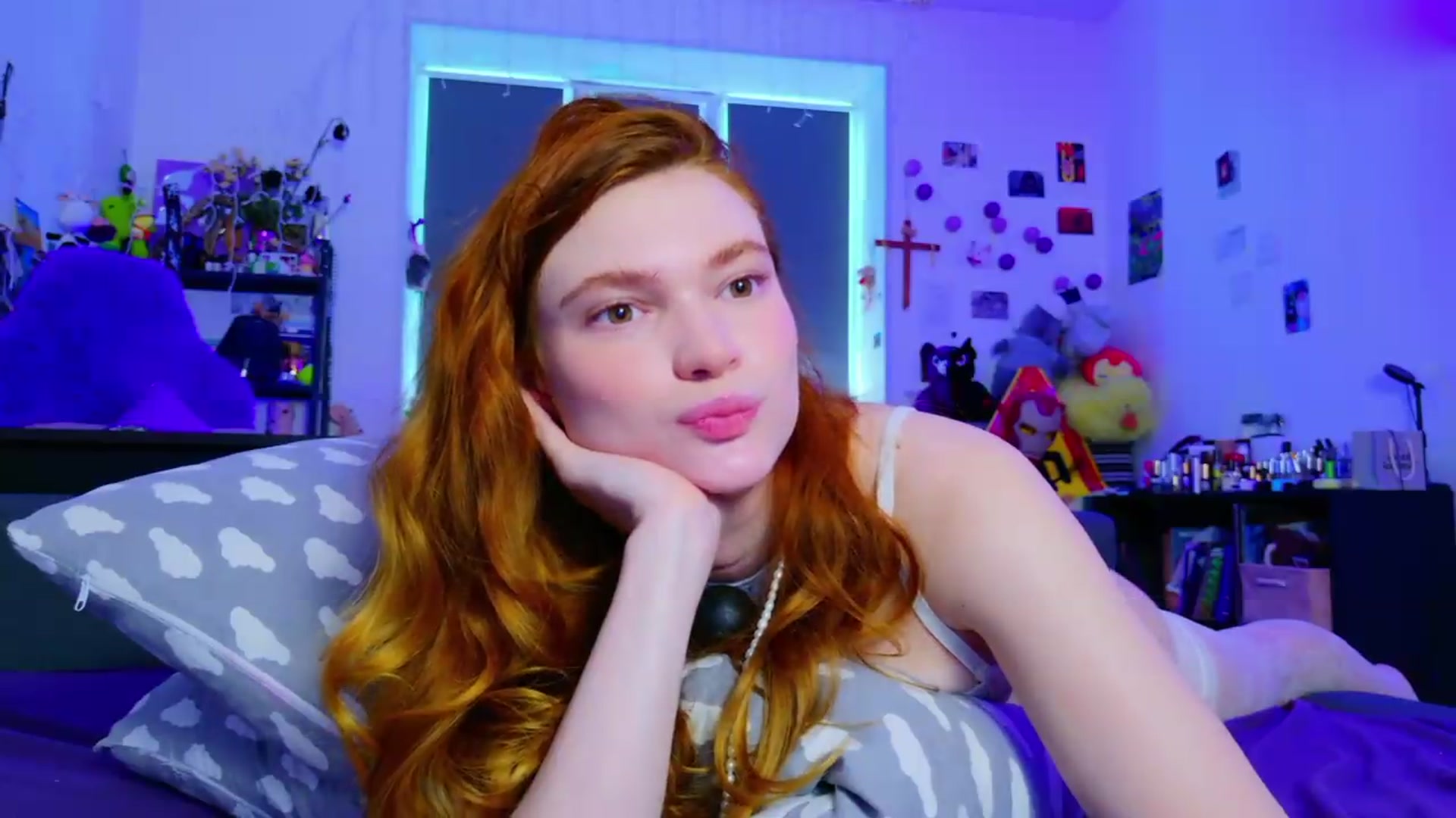 Gallery image thumbnail from Annaroxann's myfreecams stream on, 06/25/2026, 10:35 image 3 of 20