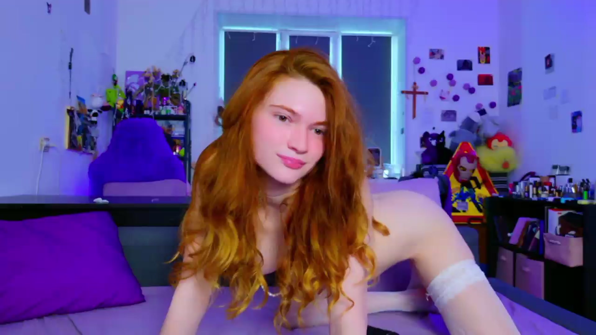 Gallery image thumbnail from Annaroxann's myfreecams stream on, 07/10/2026, 10:33 image 3 of 20