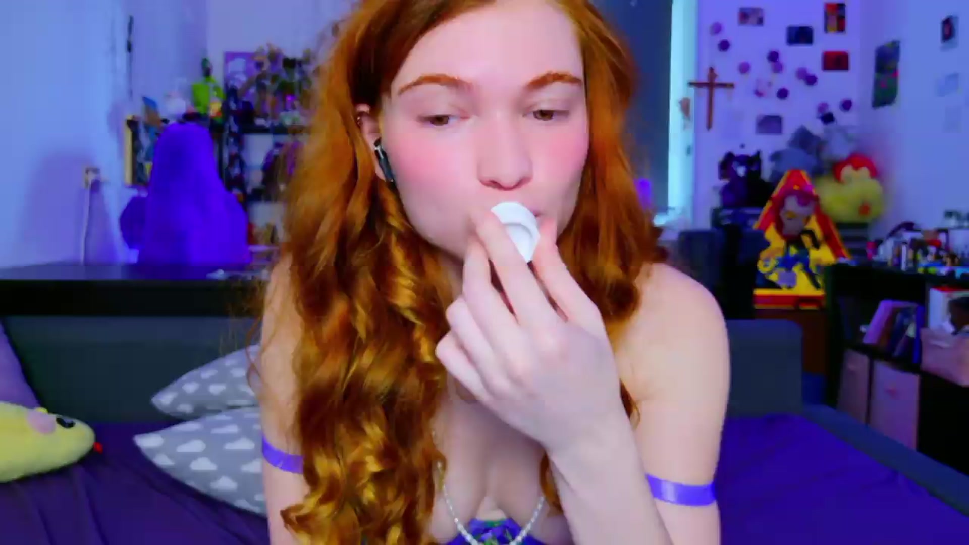 Gallery image thumbnail from Annaroxann's myfreecams stream on, 07/13/2026, 08:02 image 17 of 20