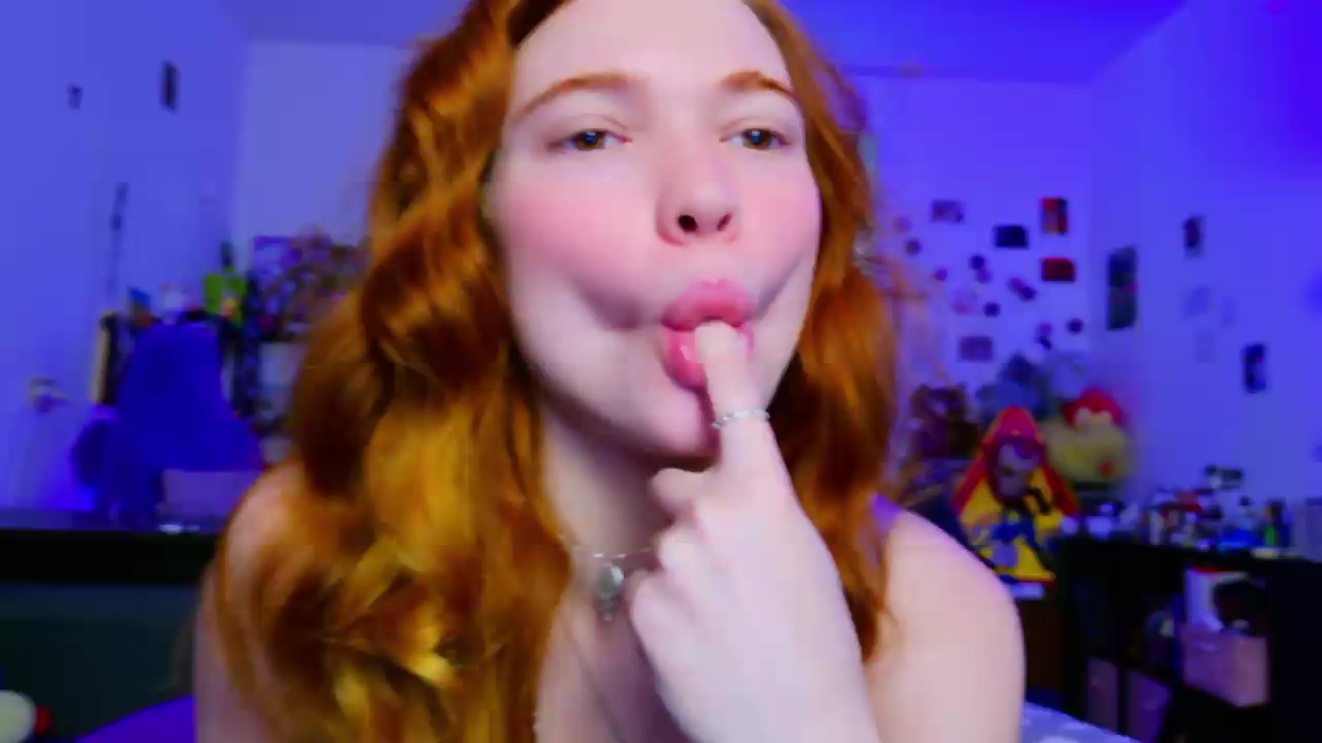 Gallery image thumbnail from Annaroxann's myfreecams stream on, 07/20/2026, 06:47 image 11 of 20