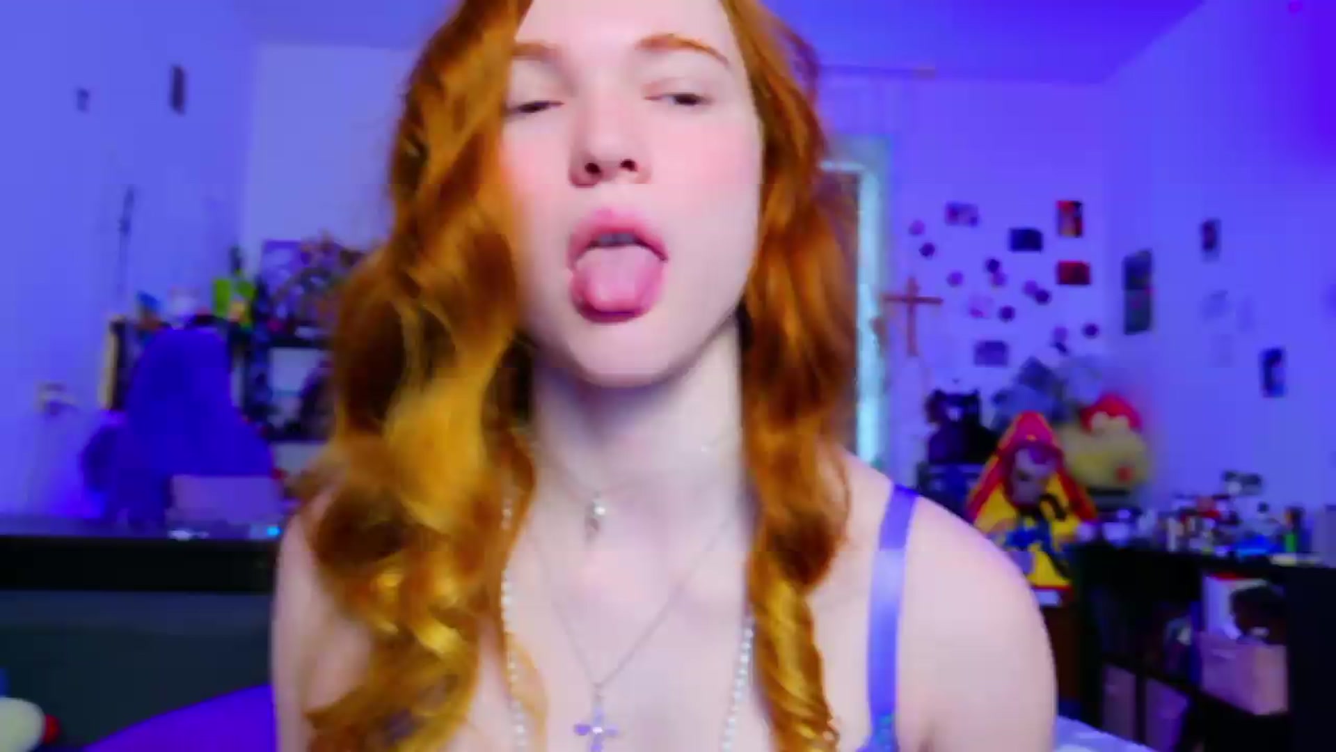 Gallery image thumbnail from Annaroxann's myfreecams stream on, 07/20/2026, 06:47 image 10 of 20